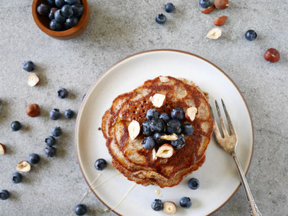 Haselnusspancakes mit Heidelbeeren