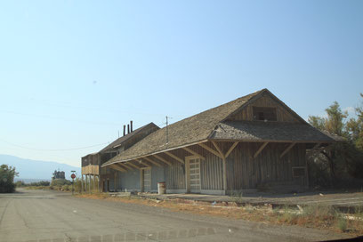 The abandoned train station in the semi-ghost town of Keeler: John Ford shot the railroad scenes for John Wayne's "Three Godfathers" here. 