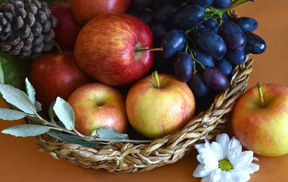Un panier de fruits, de pommes