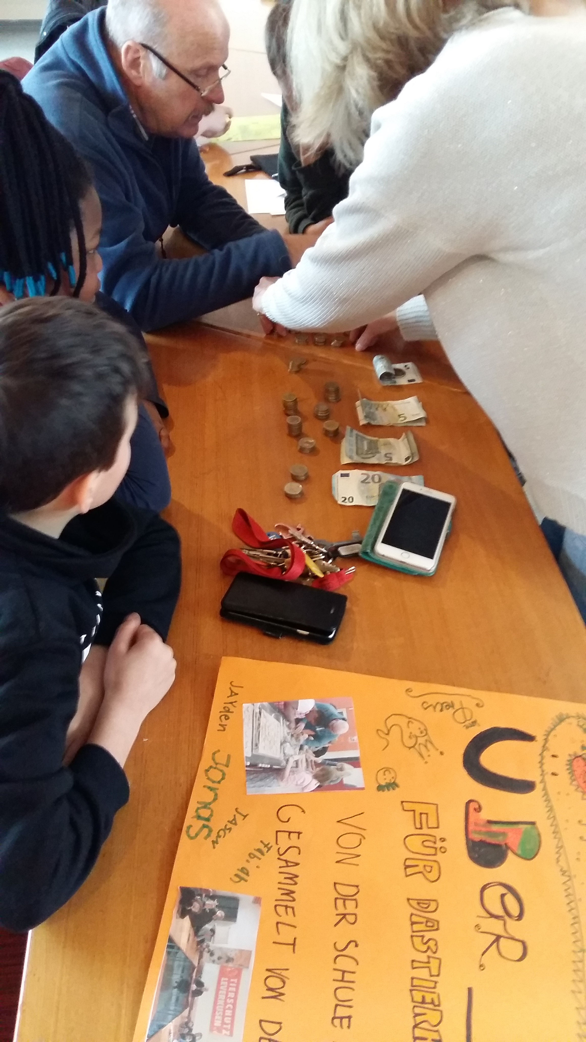 Spendenubergabe Tierheim Klasse U5 31 01 19 Schule An Der Wupper Leverkusen