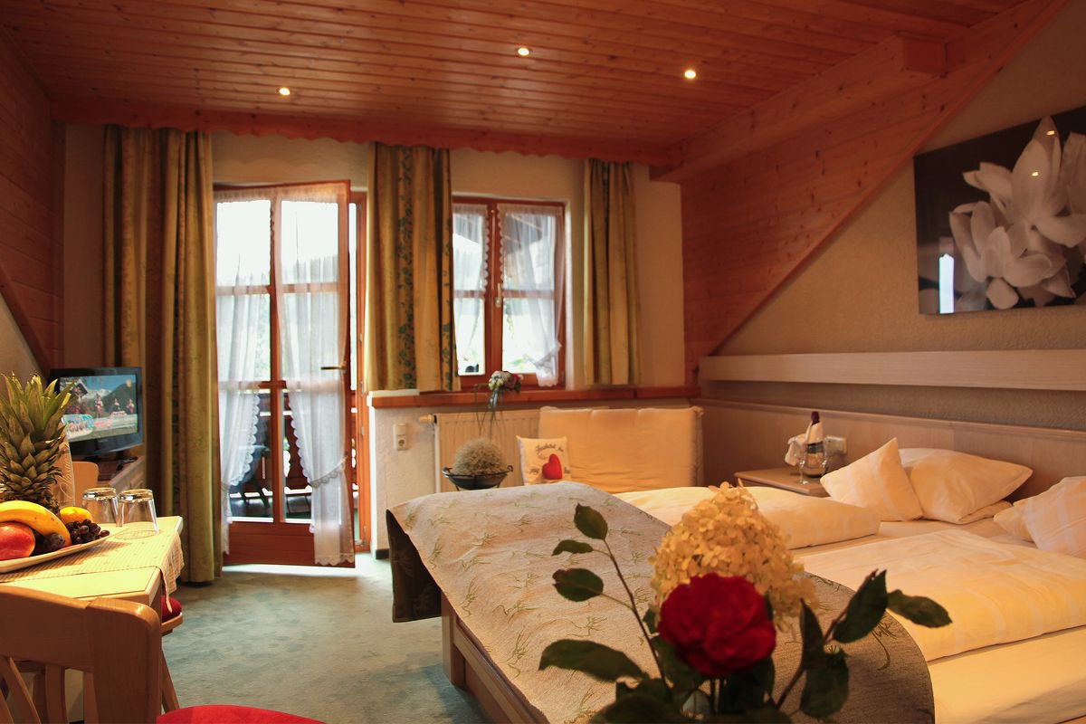 standardzimmer hotel mariandl singender wirt bayerischer wald wellness wellnesshotel elisabethszell hotelmariandls webseite