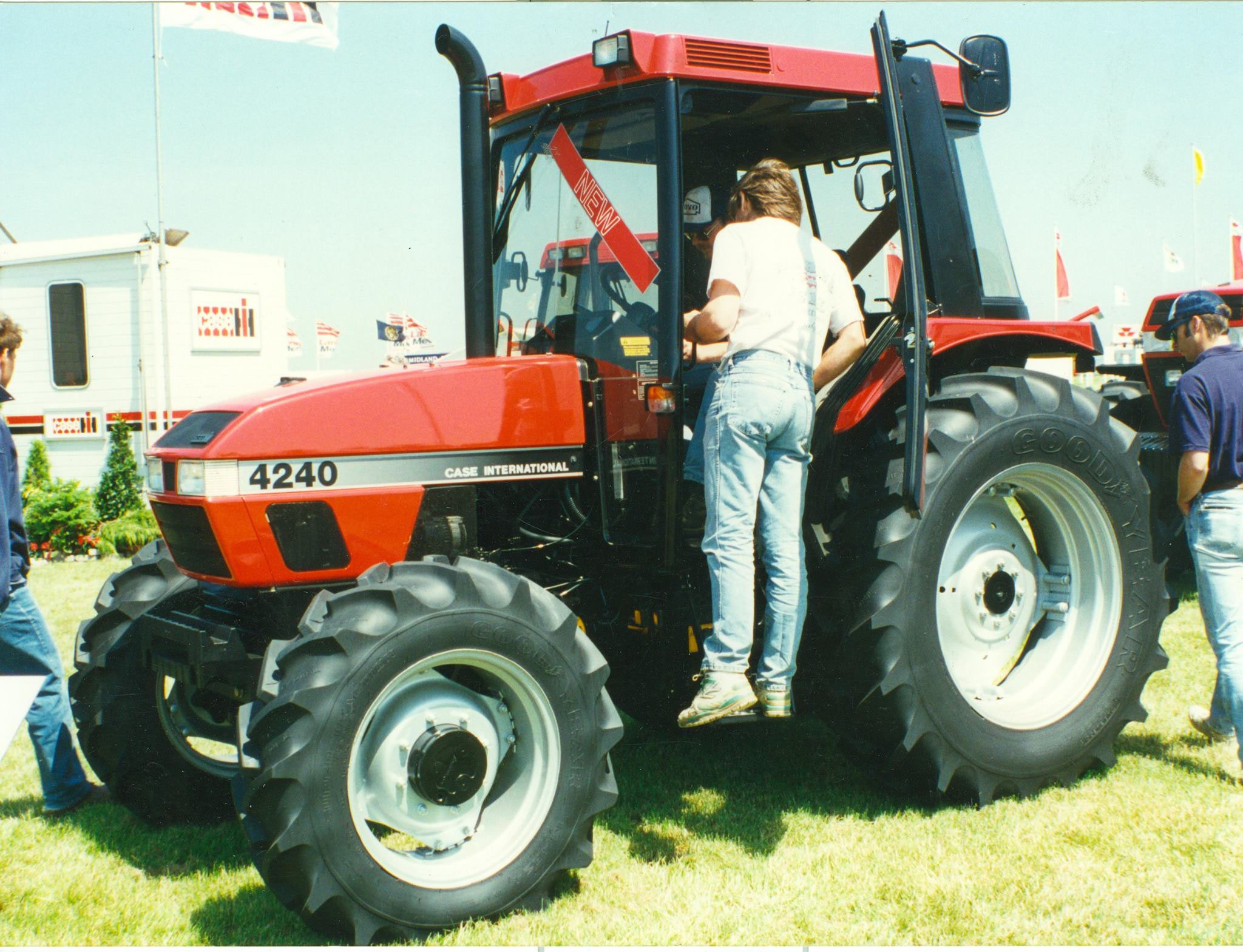 Case IH 4210/4220/4230/4240 technische Daten Technische Daten