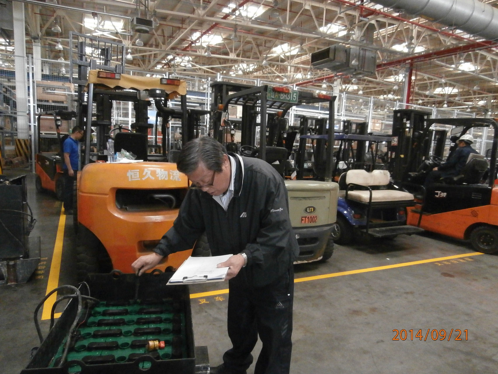 ☆電動Forkliftの電池にNeL95注入 - 鉛蓄電池再生・延命活性剤、鉛