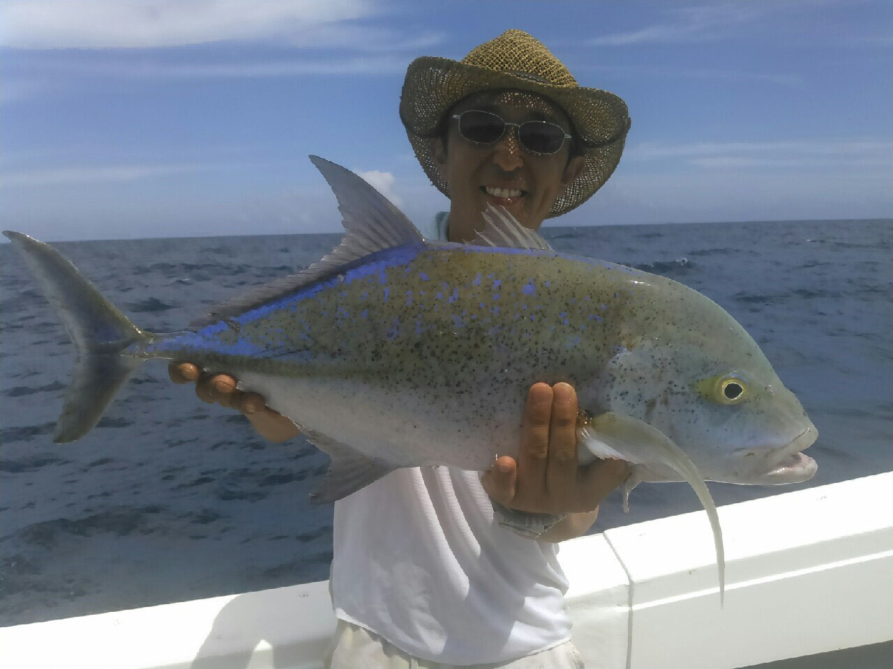沖縄のジギング船でカンパチなど大物狙い 宮古島の釣り船 栄真丸 沖縄のジギング船でカンパチなど大物狙い 宮古島の釣り船 栄真丸