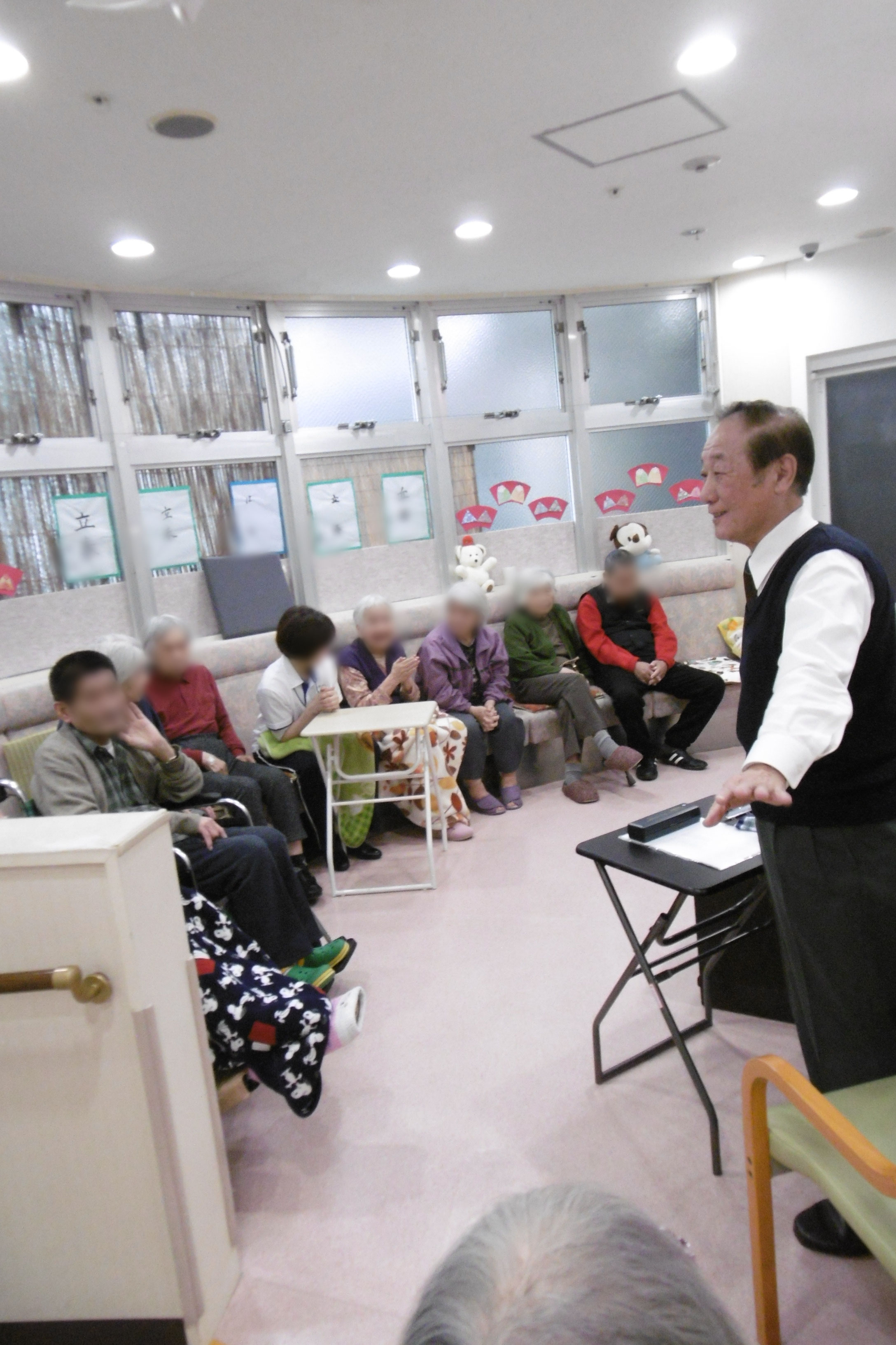 ボランティアさんによる演奏会 大阪 兵庫の老人ホーム ケアセンターはゆきあい