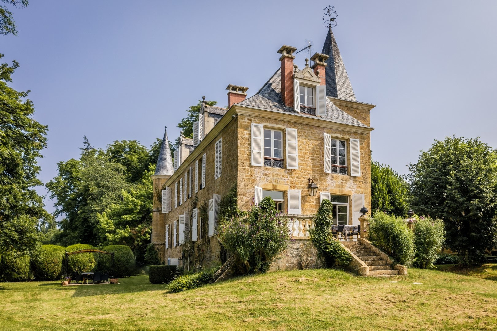 Le Chateau de Sarrazac FRANCEFASCINATION