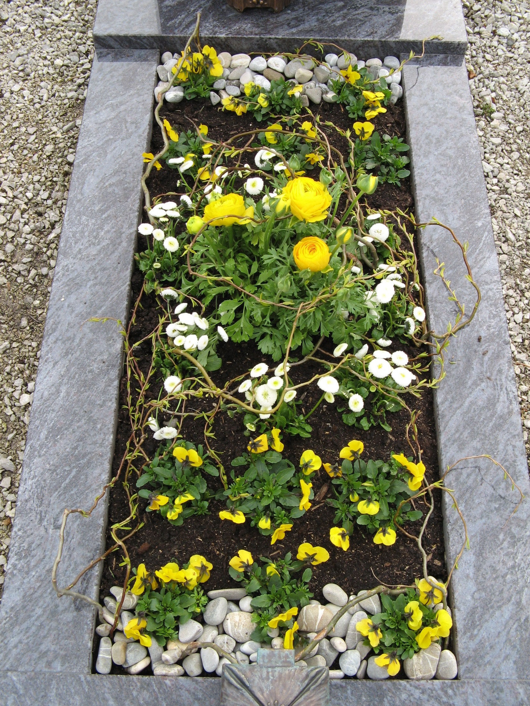 Grabbepflanzung - natuerlich-blumig Webseite!