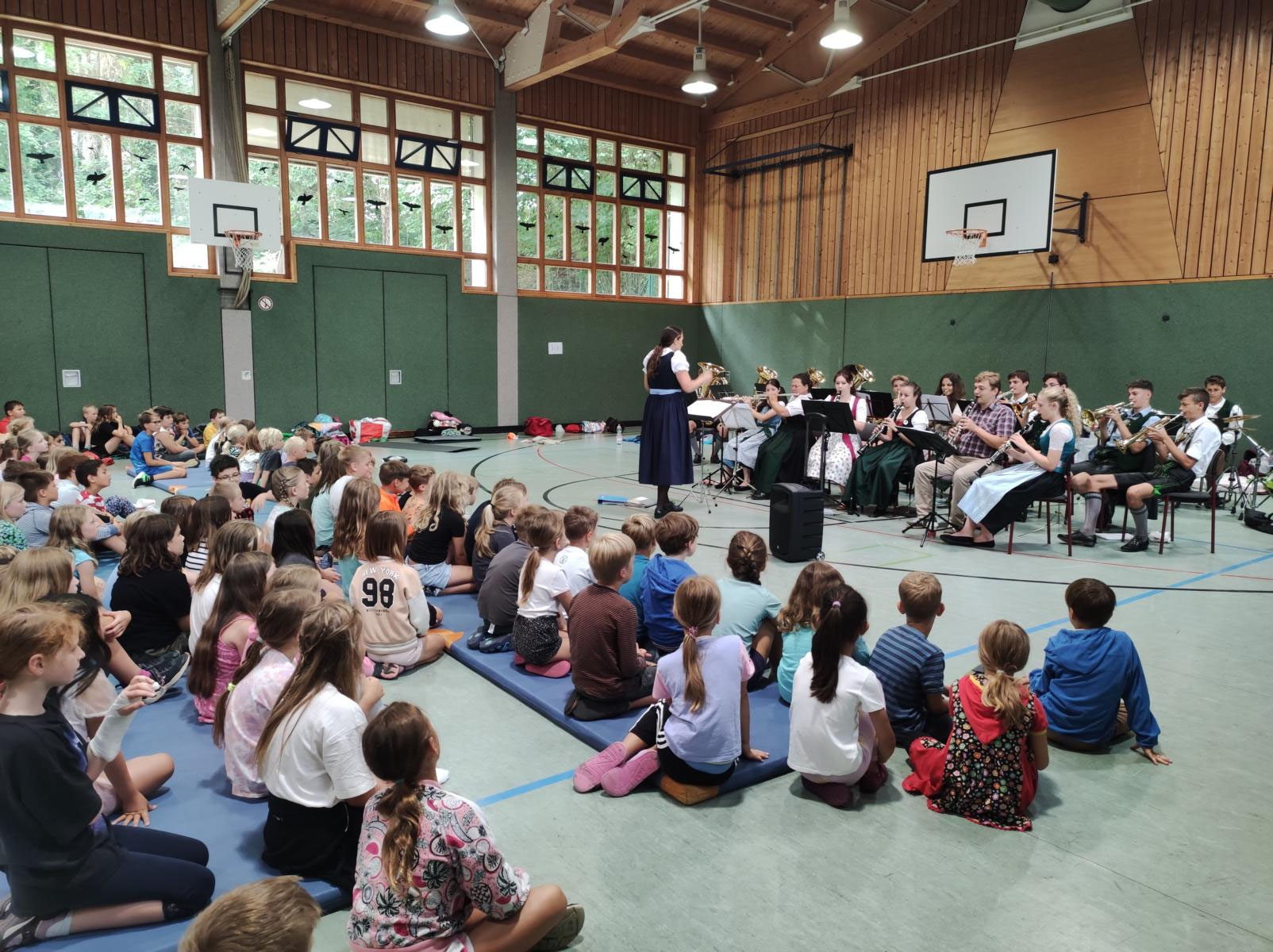 Aktionstag Musik seite der Grundschule Bad Reichenhall St. Zeno