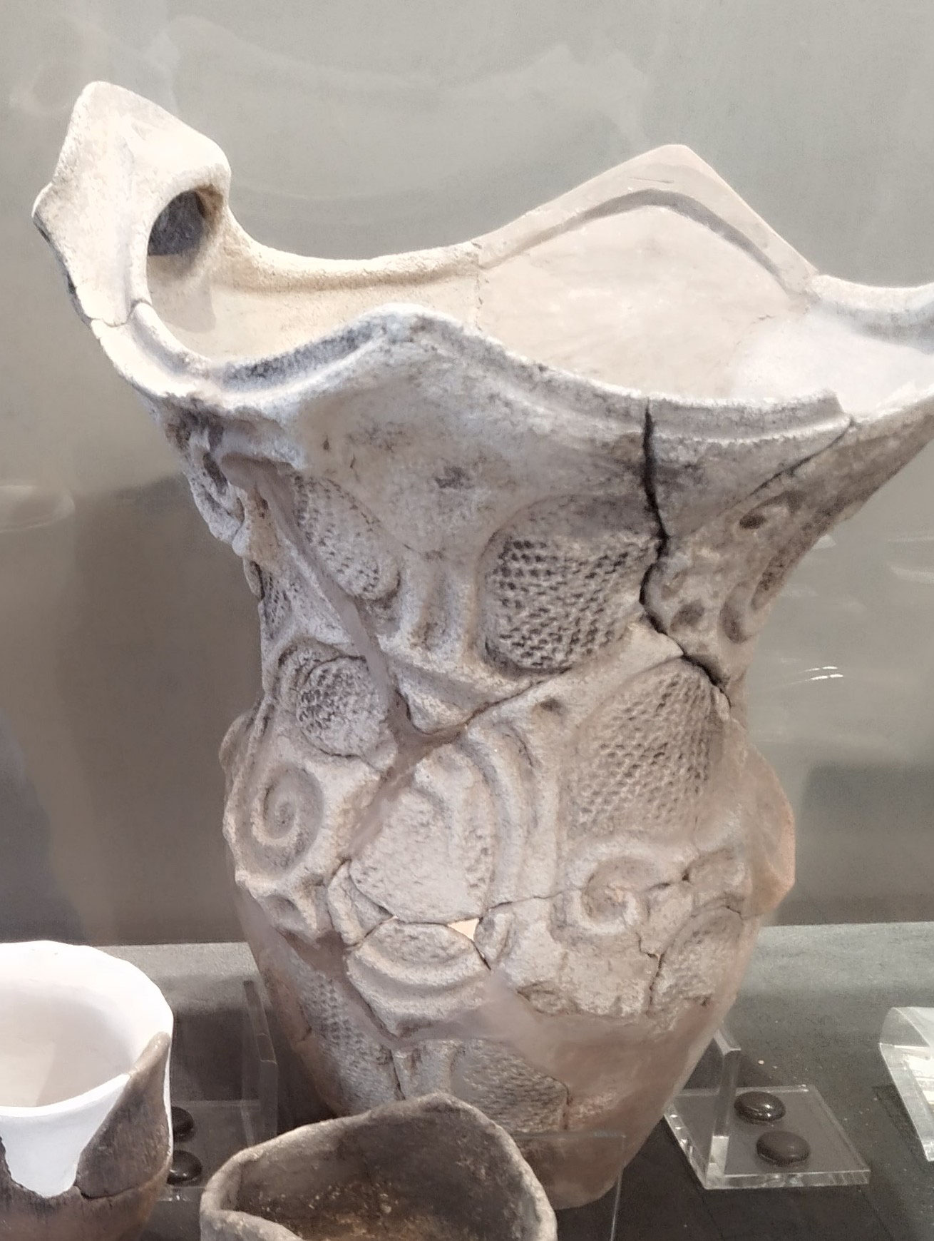弥生土器 弥生後期 重三角文 （イベント案内 | 松本市立考古博物館）