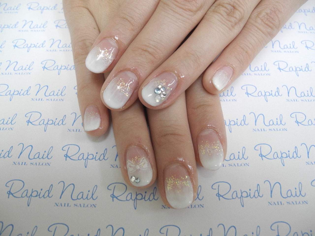 ホワイトグラデーション3990円が可愛い ラメグラ10円 ラピッドネイル ホワイトグラデーション3990円が可愛い ラメグラ10円 ラピッドネイル