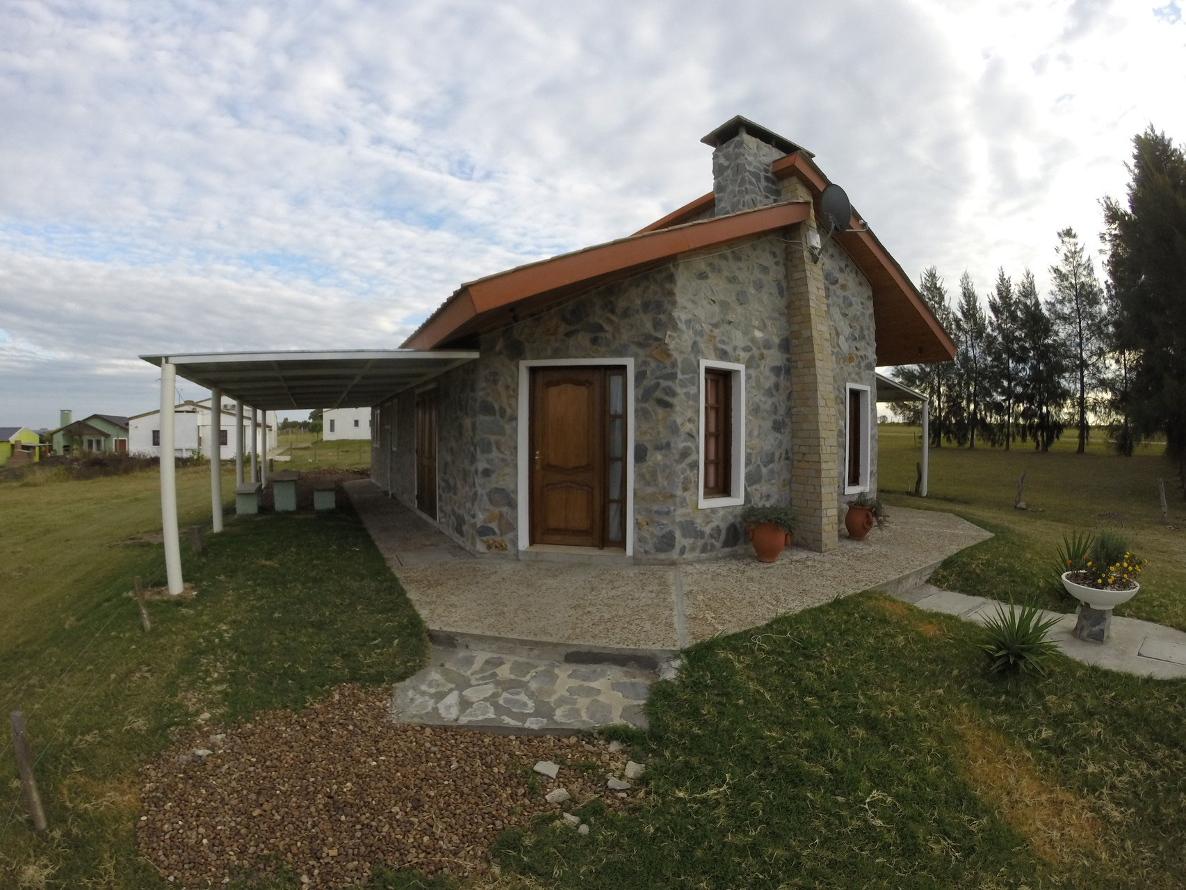 Casa de Piedra - Casas y Cabañas en Termas de Almirón - Guichón