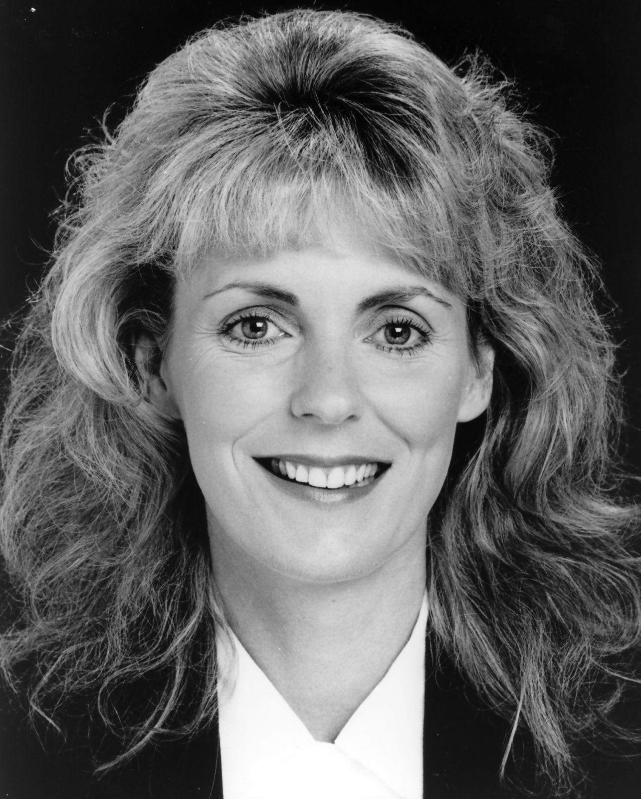 Louise Siversen als Pilotin Debbie O'Brien