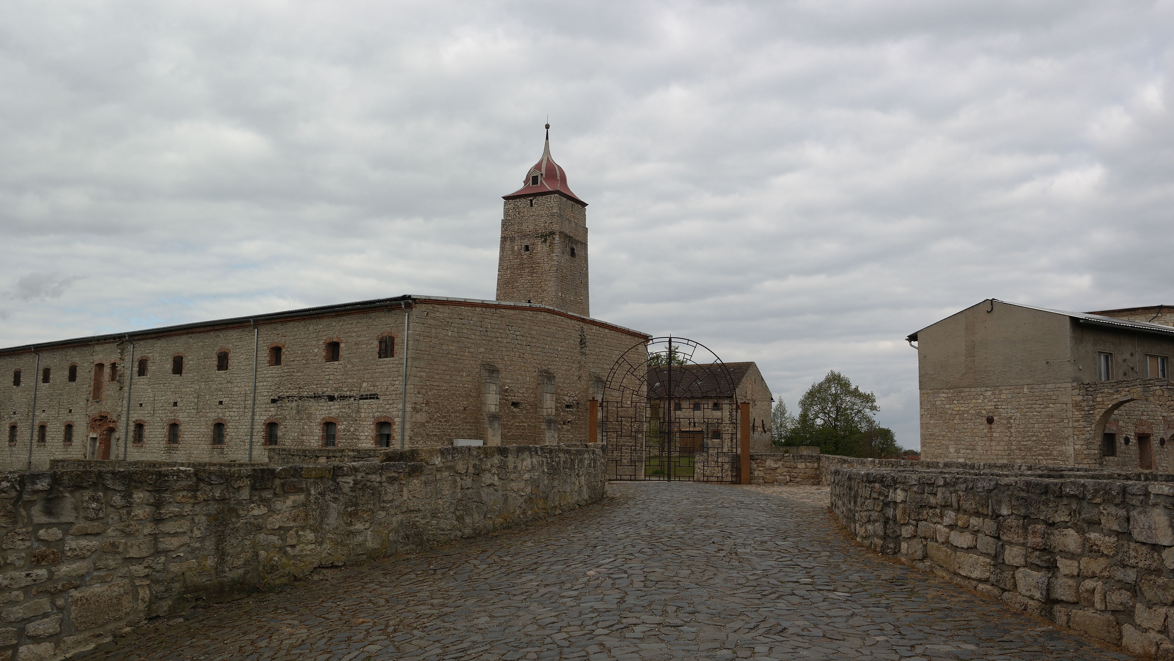 Burg Hausneindorf (Landkreis Harz) Burgendatenbank und Burgenatlas