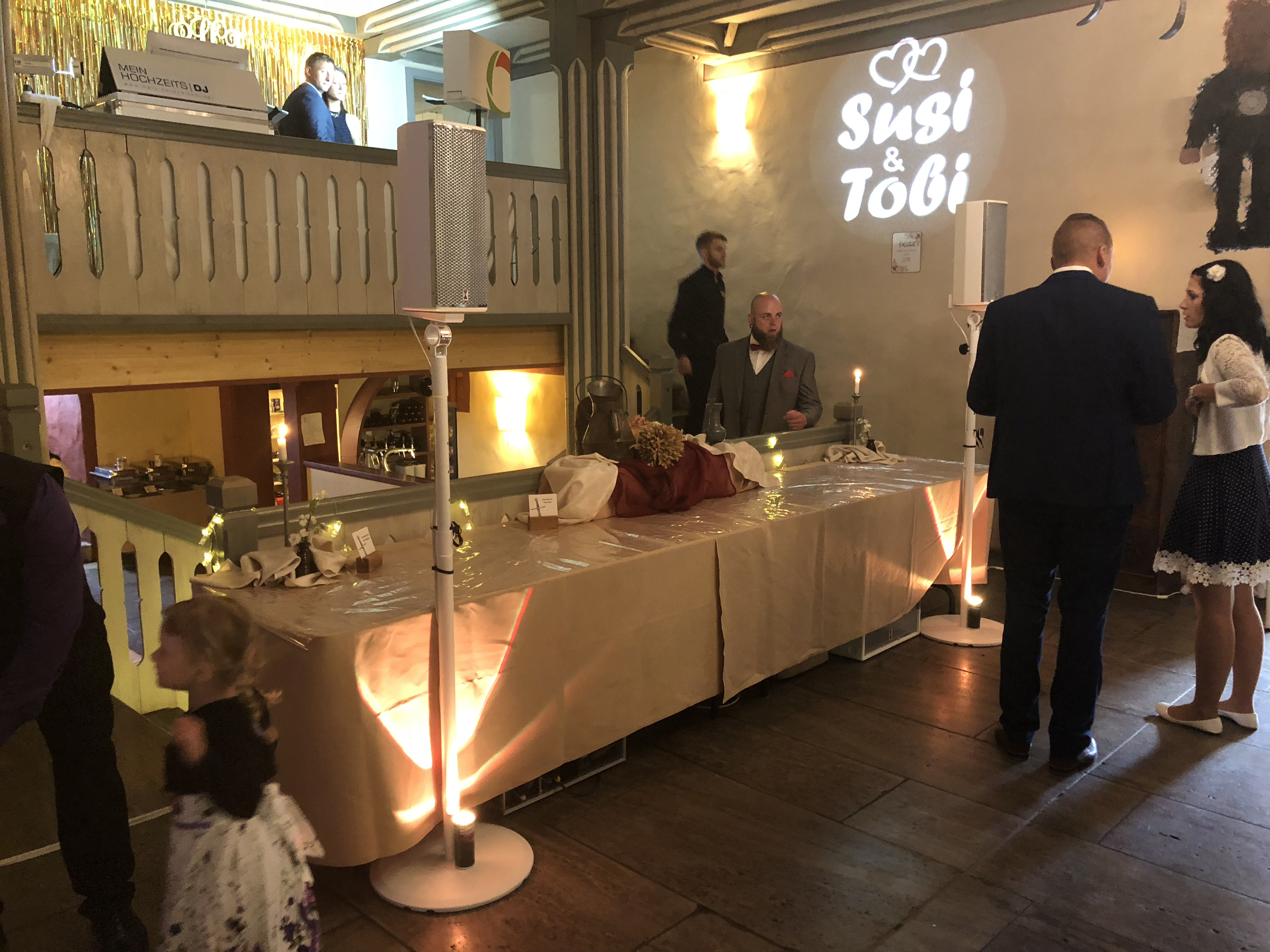 Hochzeitsfeier Ambiente Beleuchtung Ape Labs Lightcans