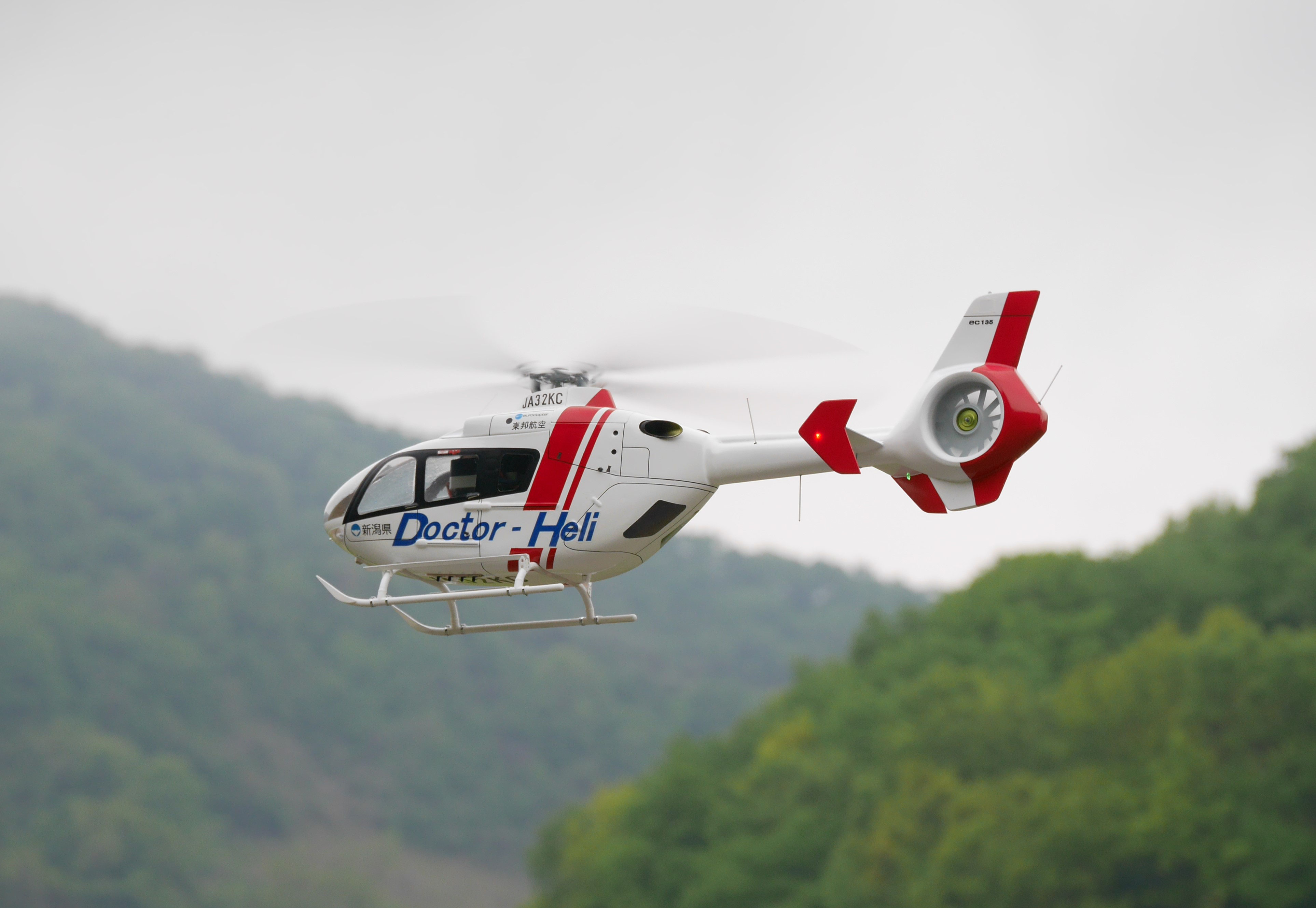 1/18 EC135 ドクターヘリ 完成 - モデリングプレタ スケール 1/18 EC135 ドクターヘリ 完成 - モデリングプレタ スケール