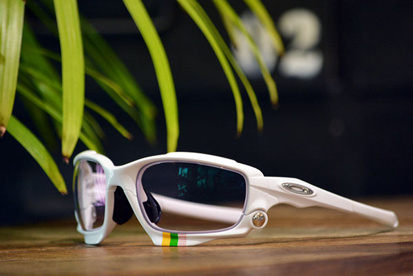 タレックスサングラス　フレームはオークリー 他店で断られた「お手持ちのハイカーブフレーム」のカスタムは、清眼堂