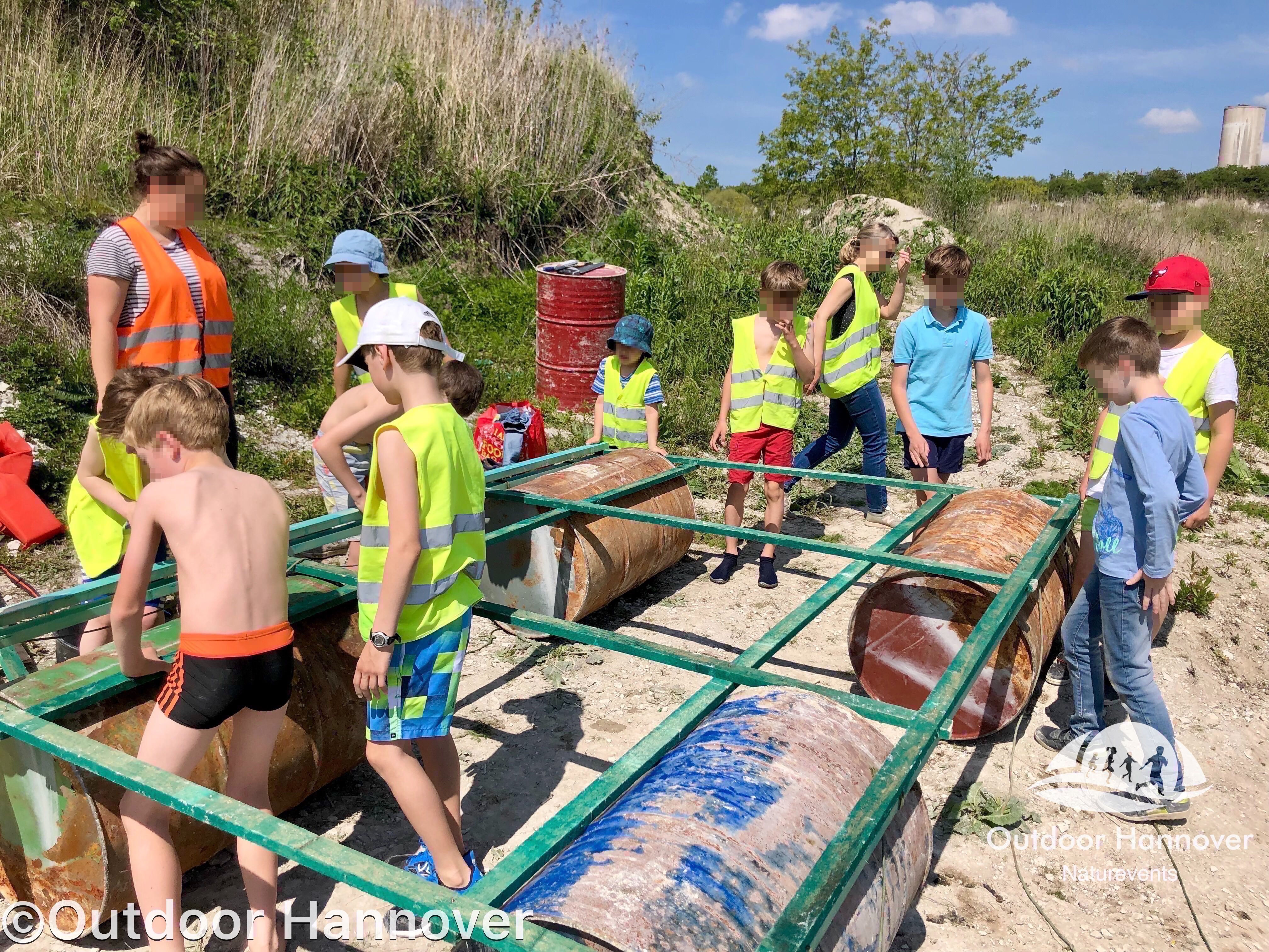 Floß bauen Naturevents mit Outdoor Hannover