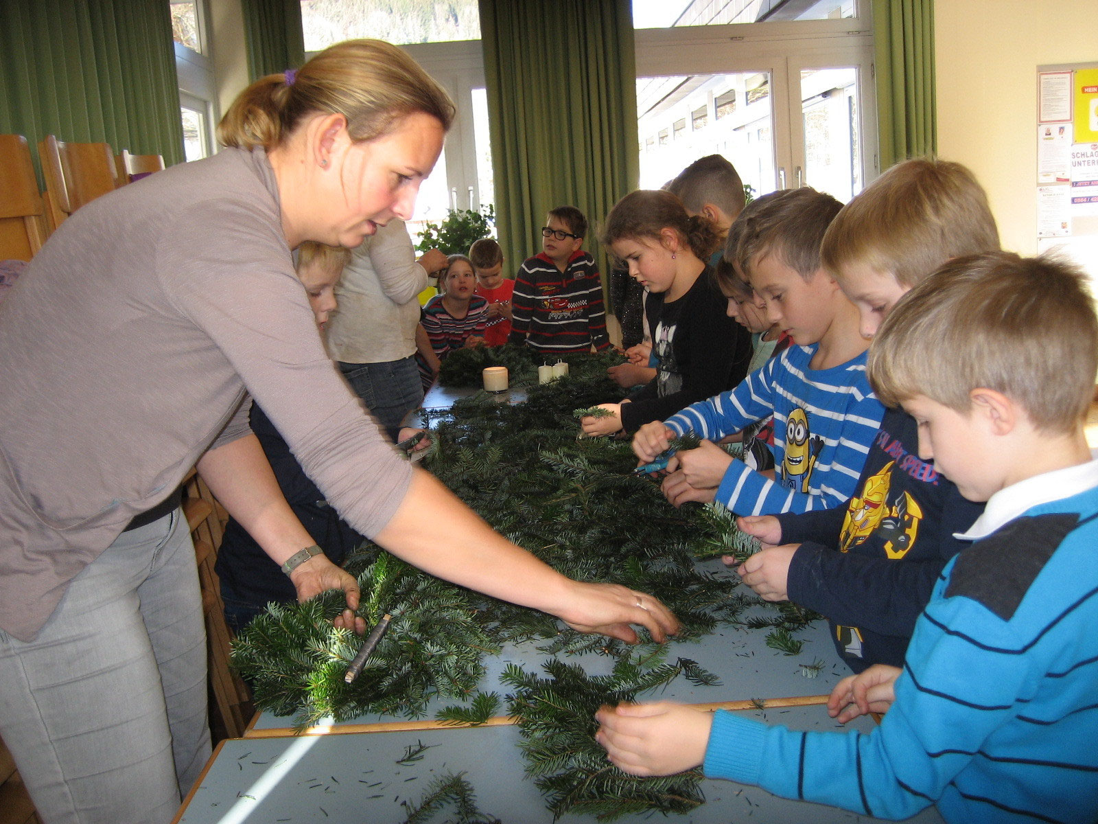 Wanderung auf den Grasberg mit einer Kindergartengruppe - Volksschule