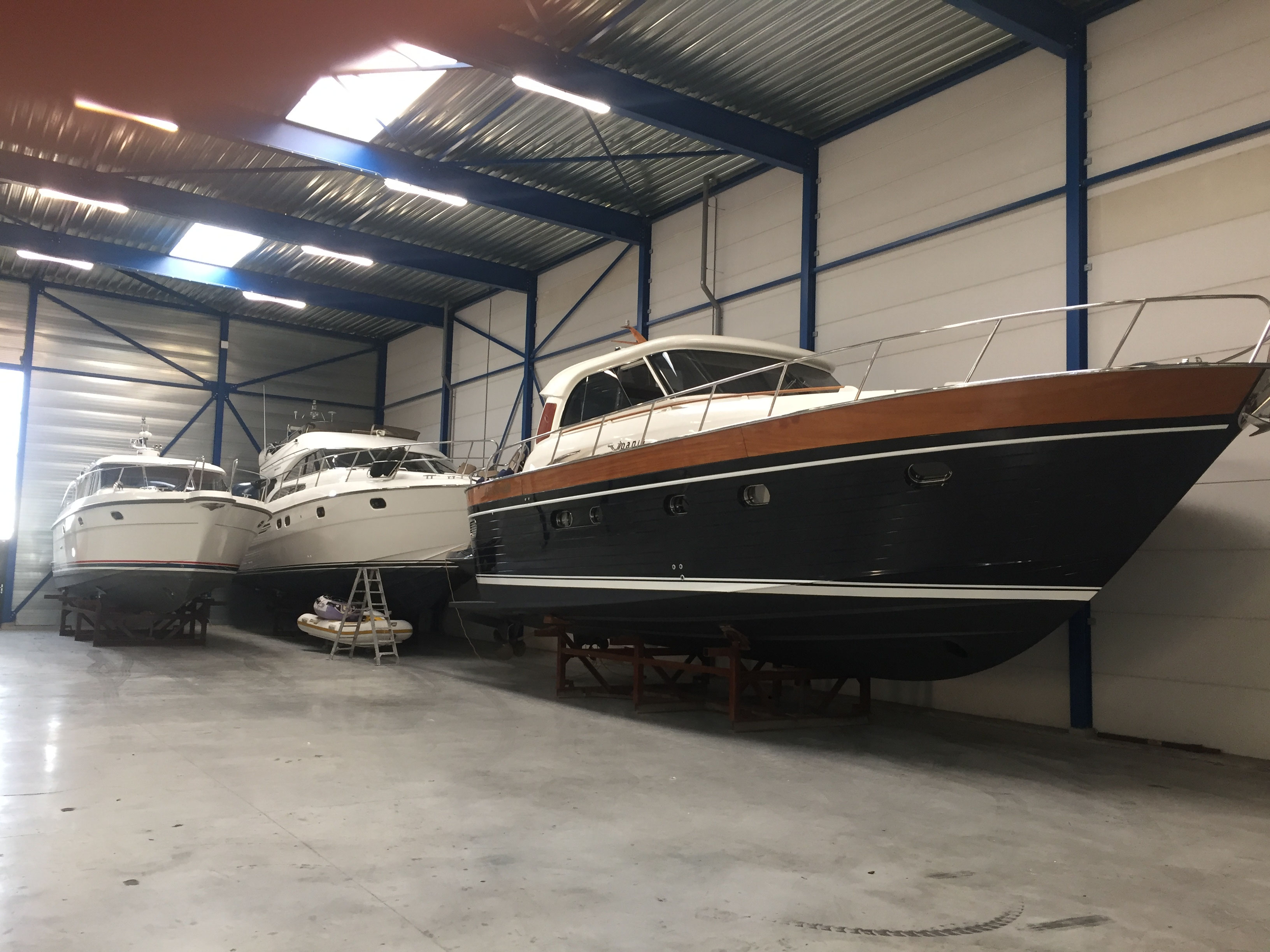 Stalling, ligplaatsen en totaal onderhoud. Alles op een terrein De