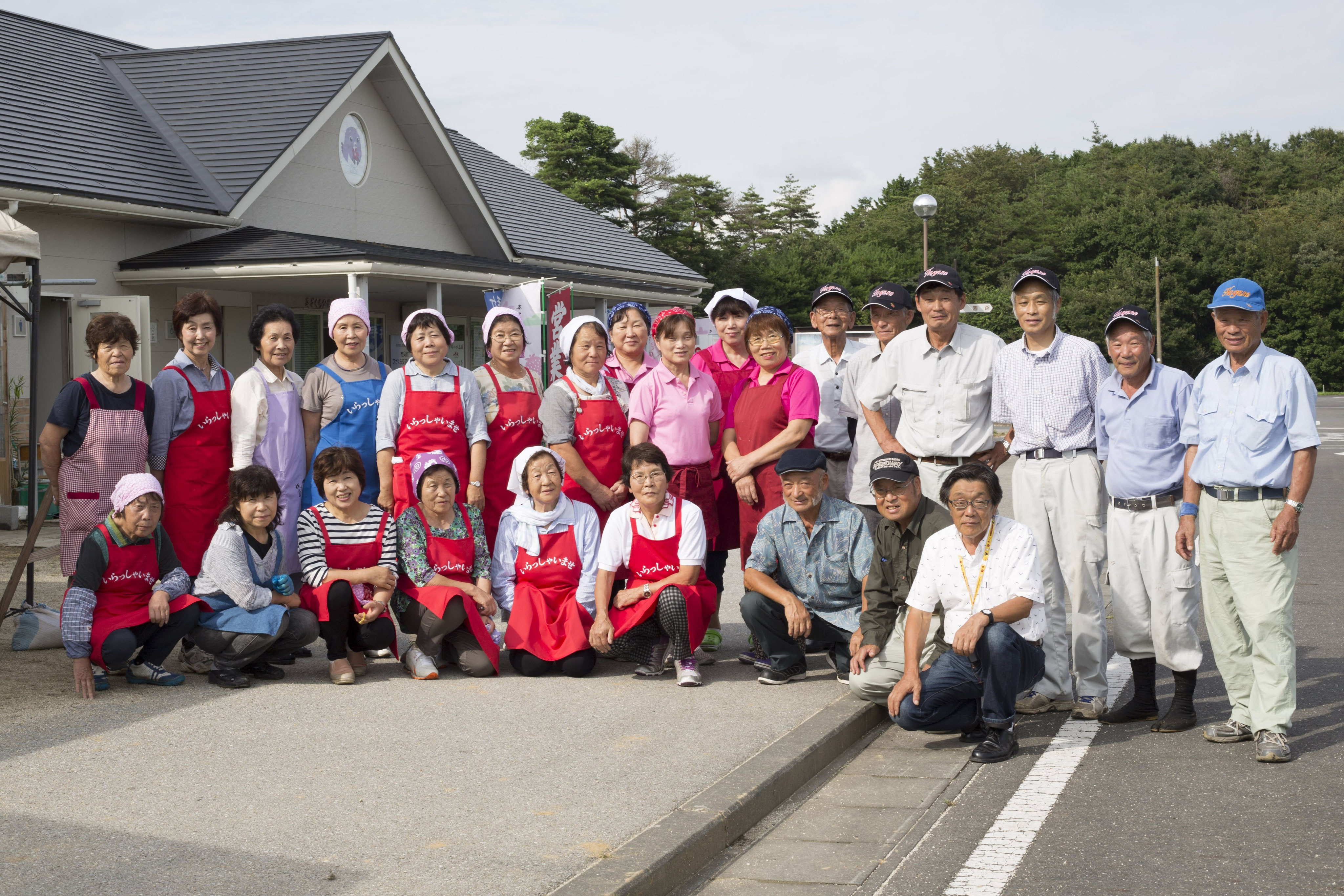 芳那の水晶湖ふれあいの郷協議会 ようこそ 芝ざくら公園へ