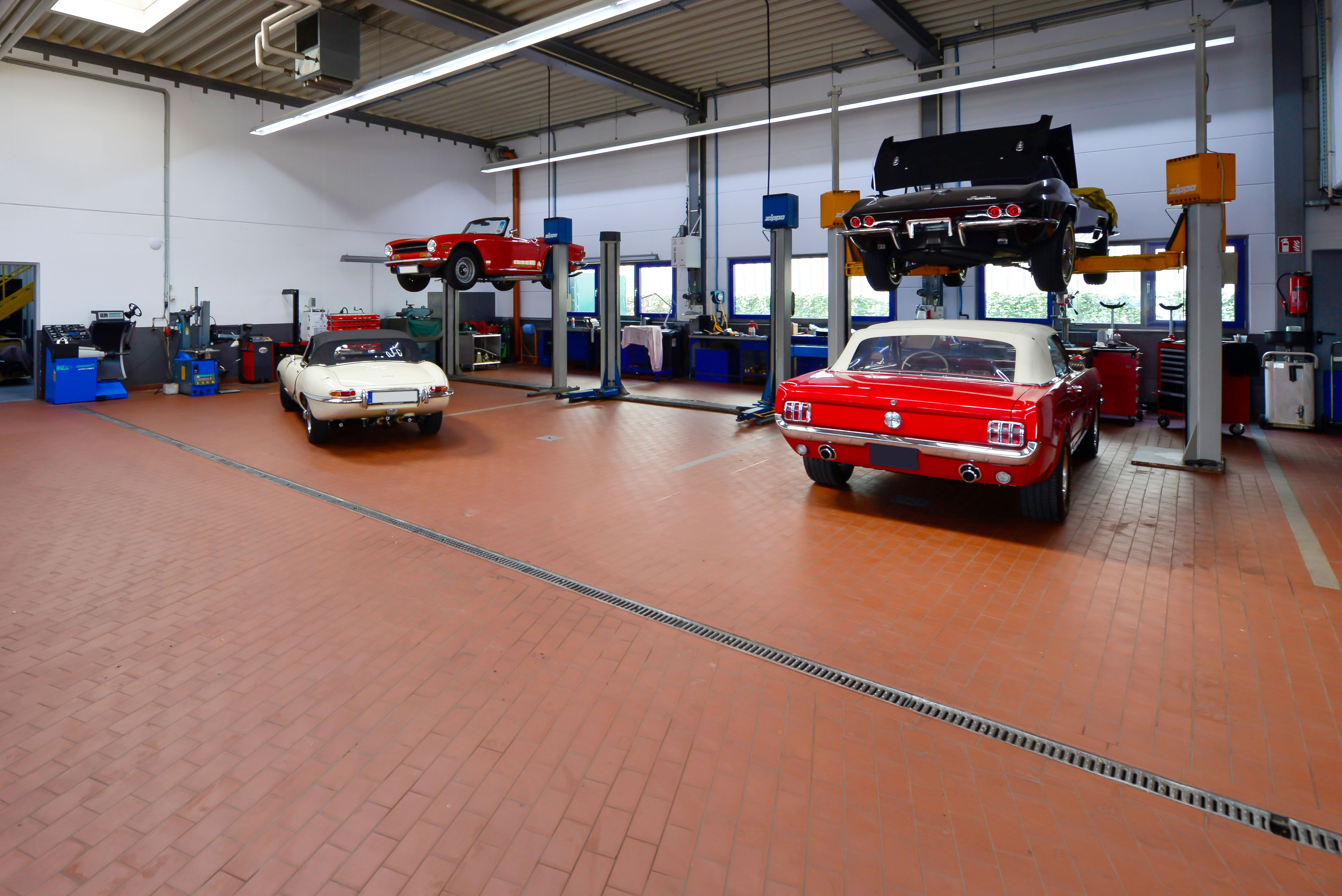 FOTOGALERIE - RADIUS GARAGE: Autowerkstatt, Oldtimer-Spezialist, Autohaus