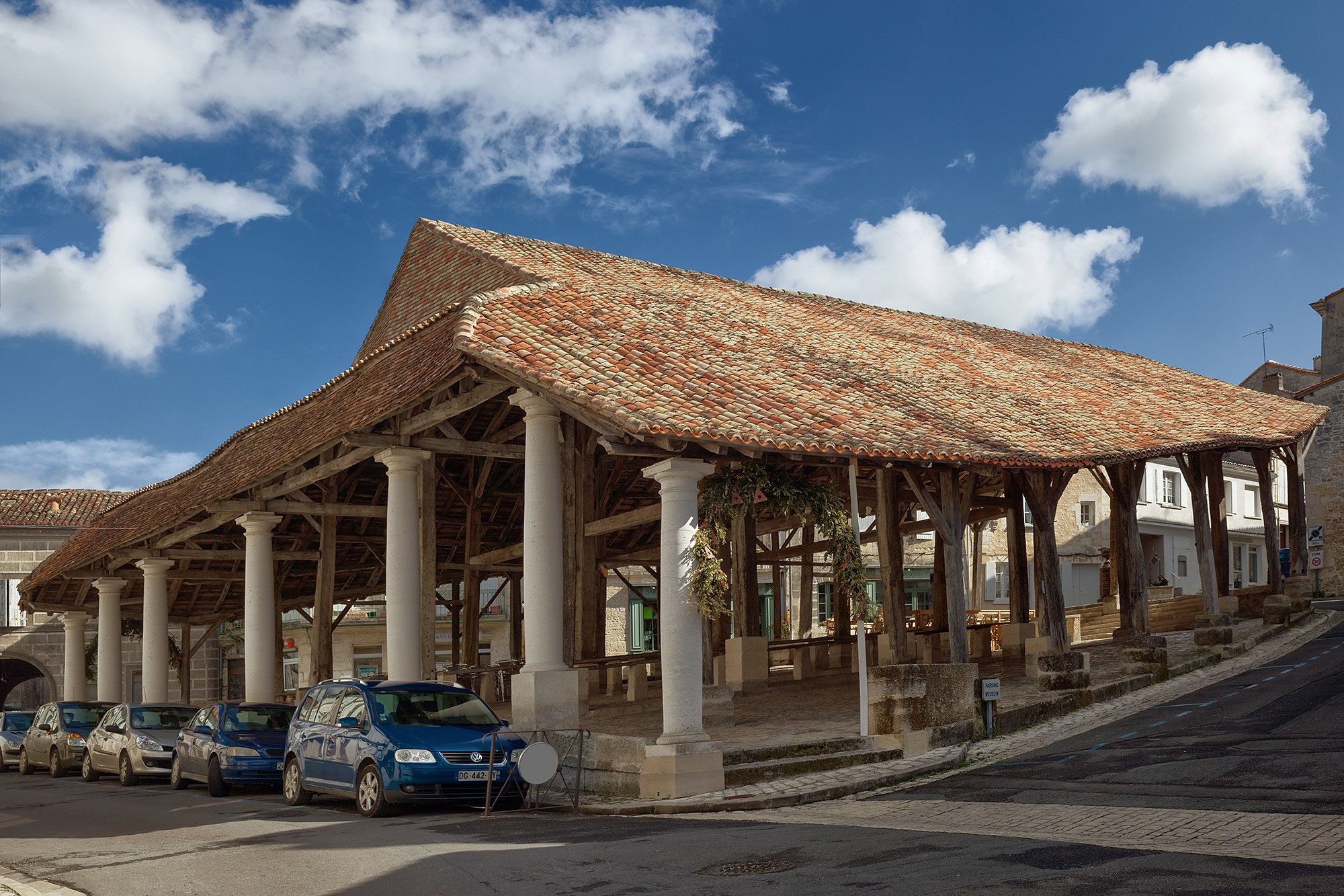 Photos du château et du village Château de VilleboisLavalette