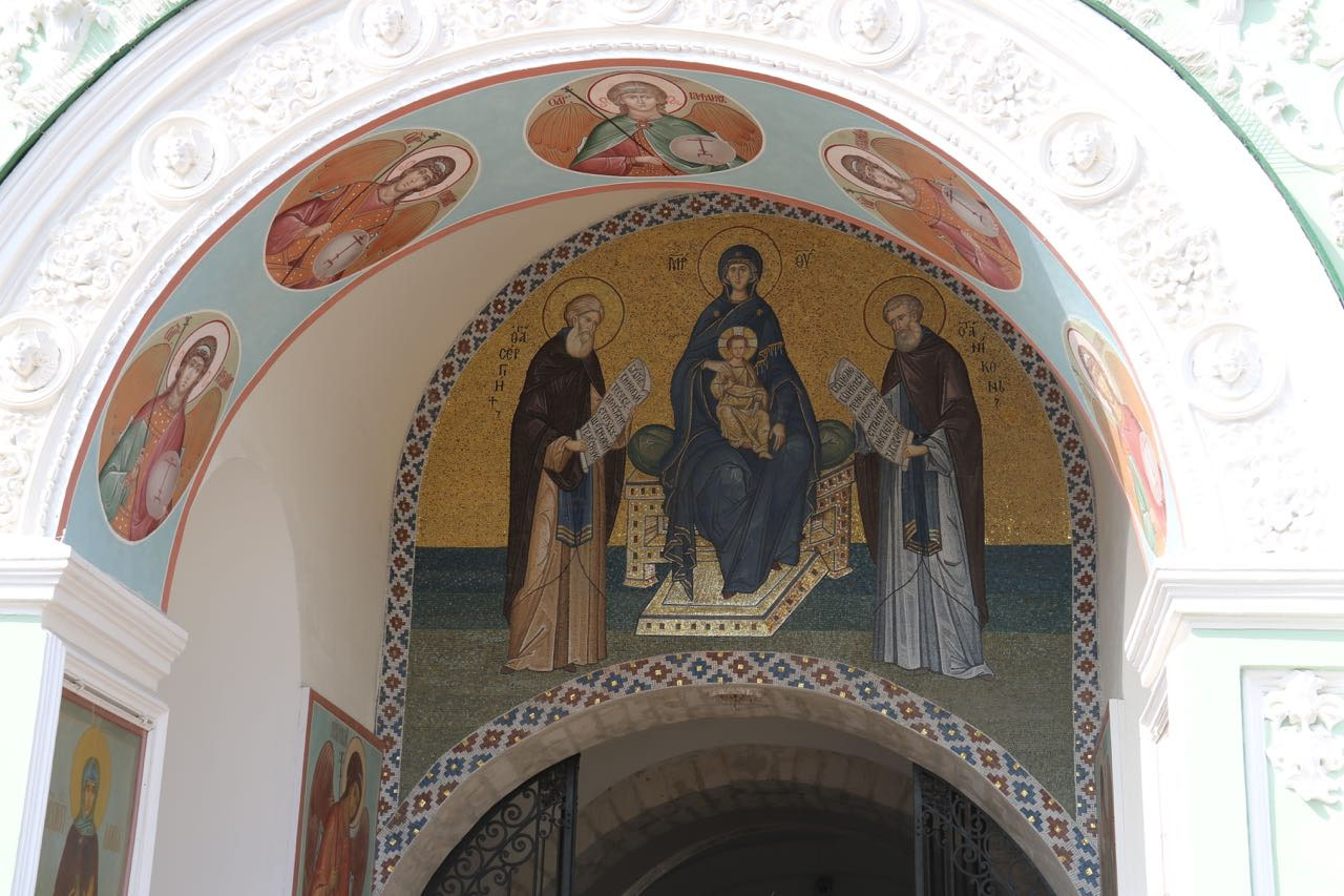 Das Heilige Tor mit dem Roten Turm russland2018s Webseite!