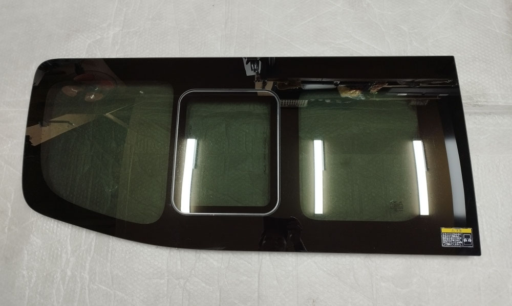 NV350 キャラバン スライドドアガラス左 小窓付き 水漏れ対策 - HEART