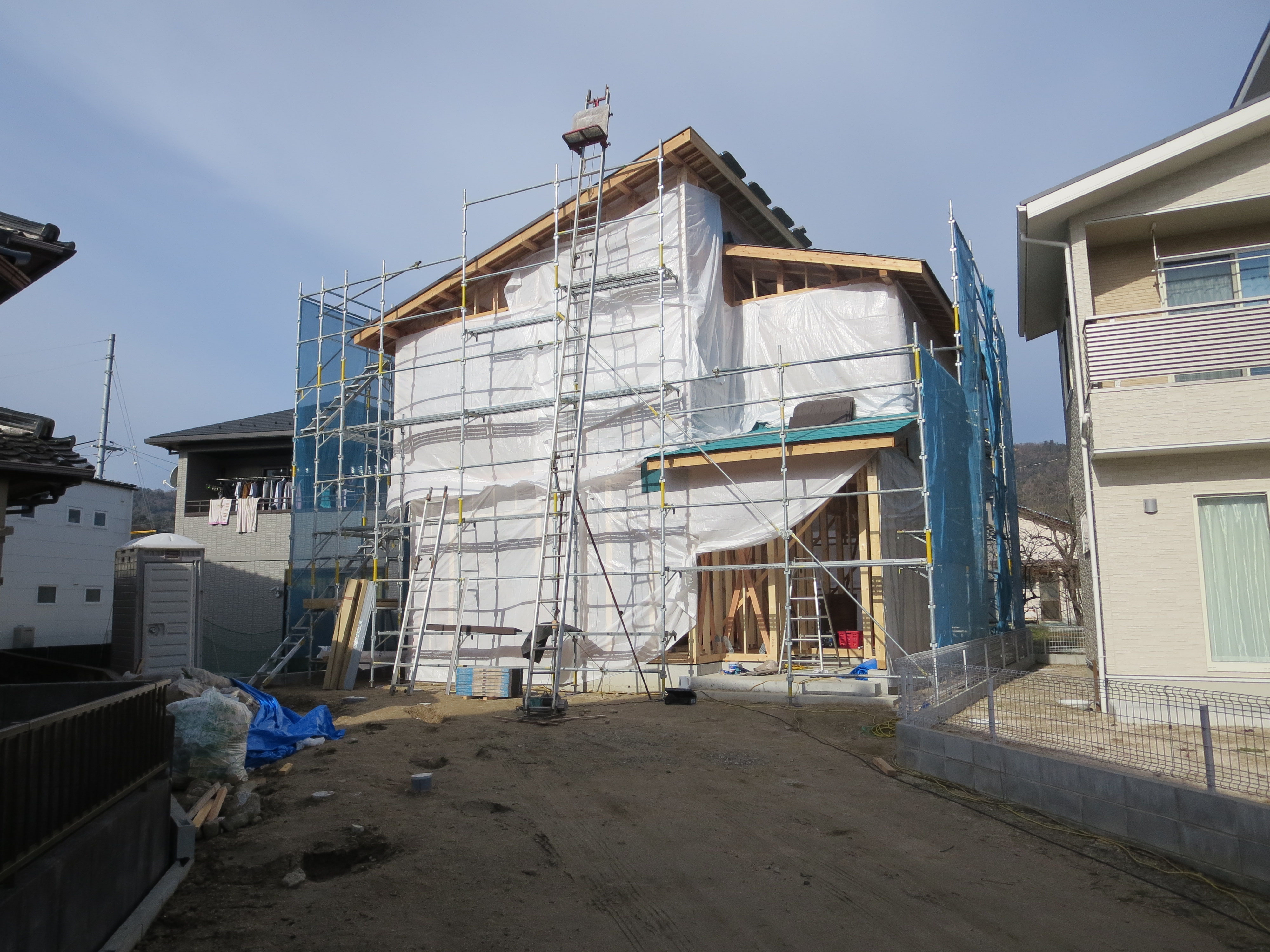 安芸郡熊野町城之堀 敷地面積 65坪超のオール電化新築一戸建て。上棟しました。お昼はパルティフジ坂店内の「開花屋」さん。 丸建 面谷のホームページ
