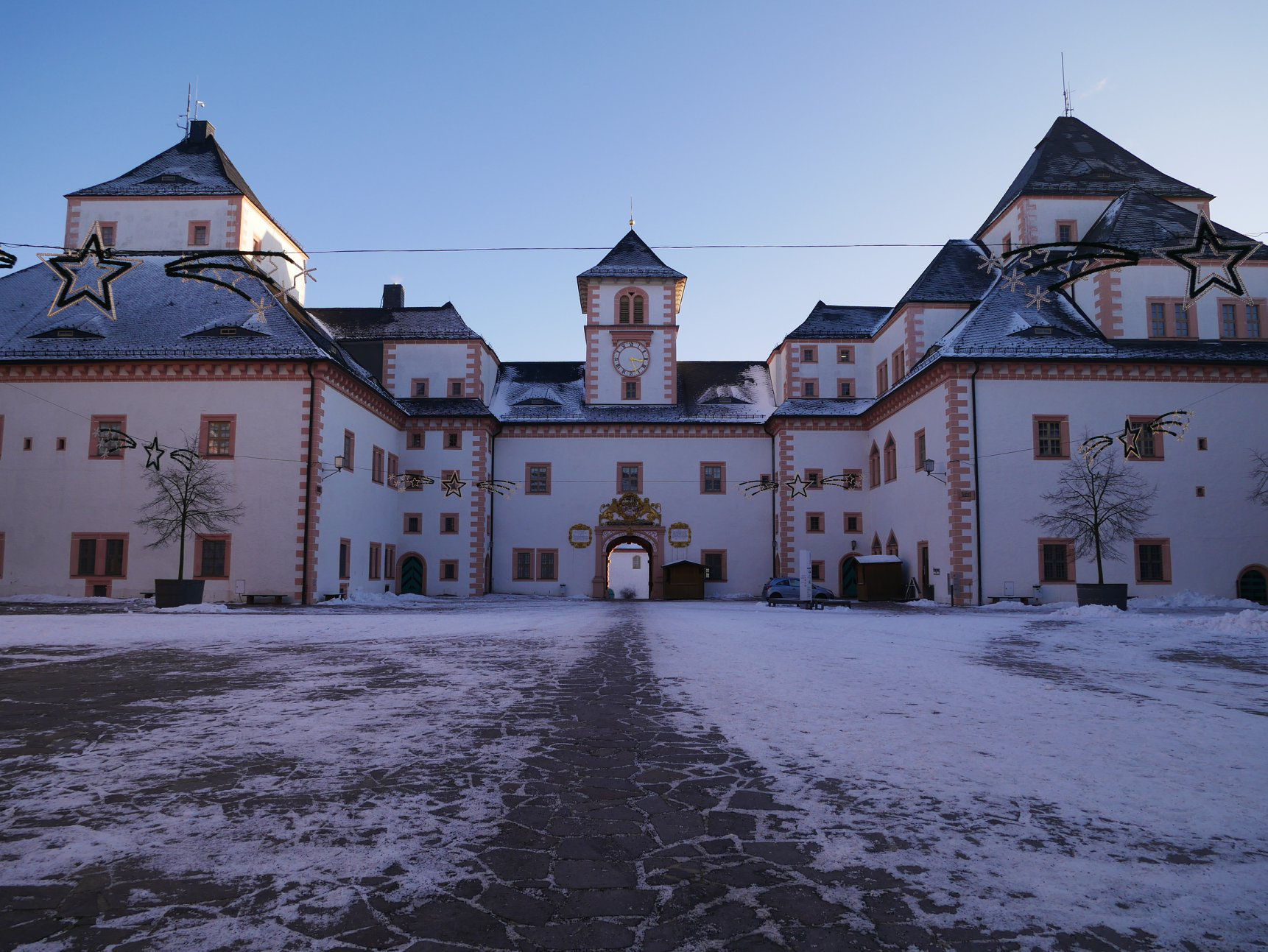 Schloss Augustusburg - DUCKOMENTA - in ducks we trust! Schloss Augustusburg - DUCKOMENTA - in ducks we trust!