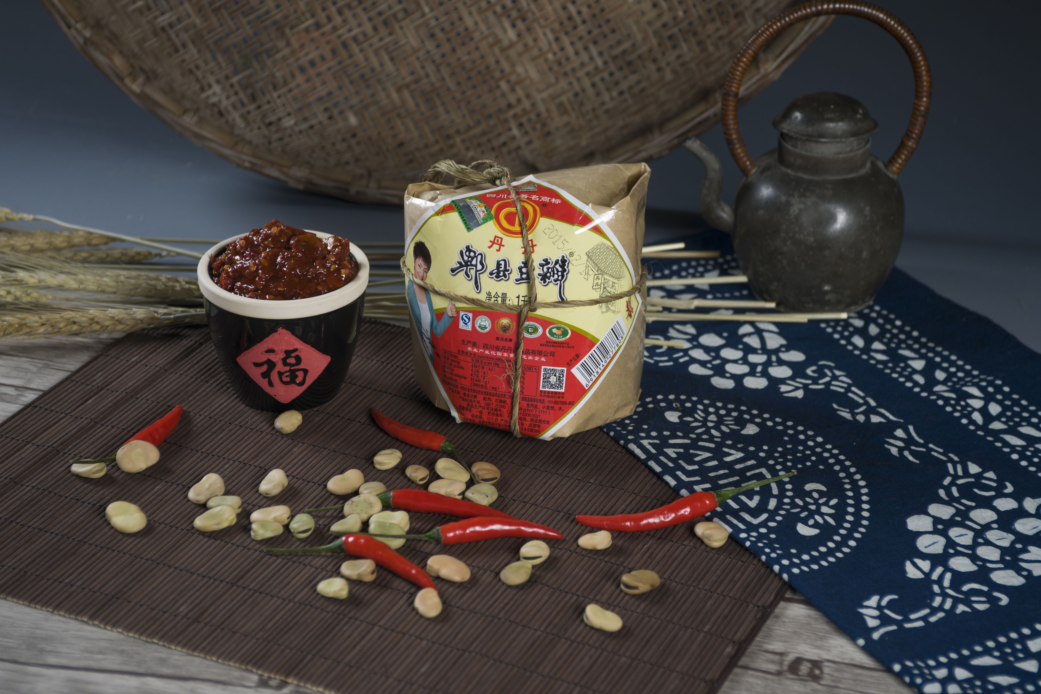 丹丹 郫県豆板醤 - 株式会社嘉恒貿易（KAKOU TRADING CO.,LTD.）