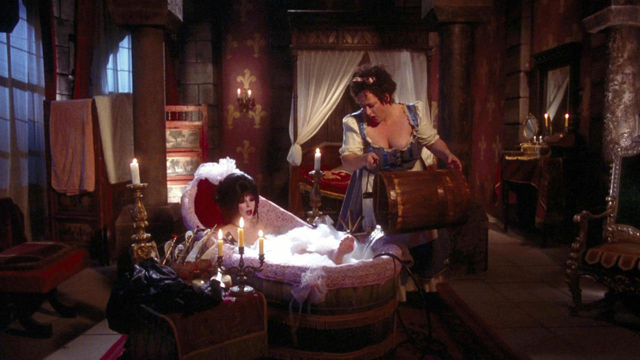 Elvira Et Le Château Hanté ELVIRA ET LE CHÂTEAU HANTE - Horror-ScaryWeb.com