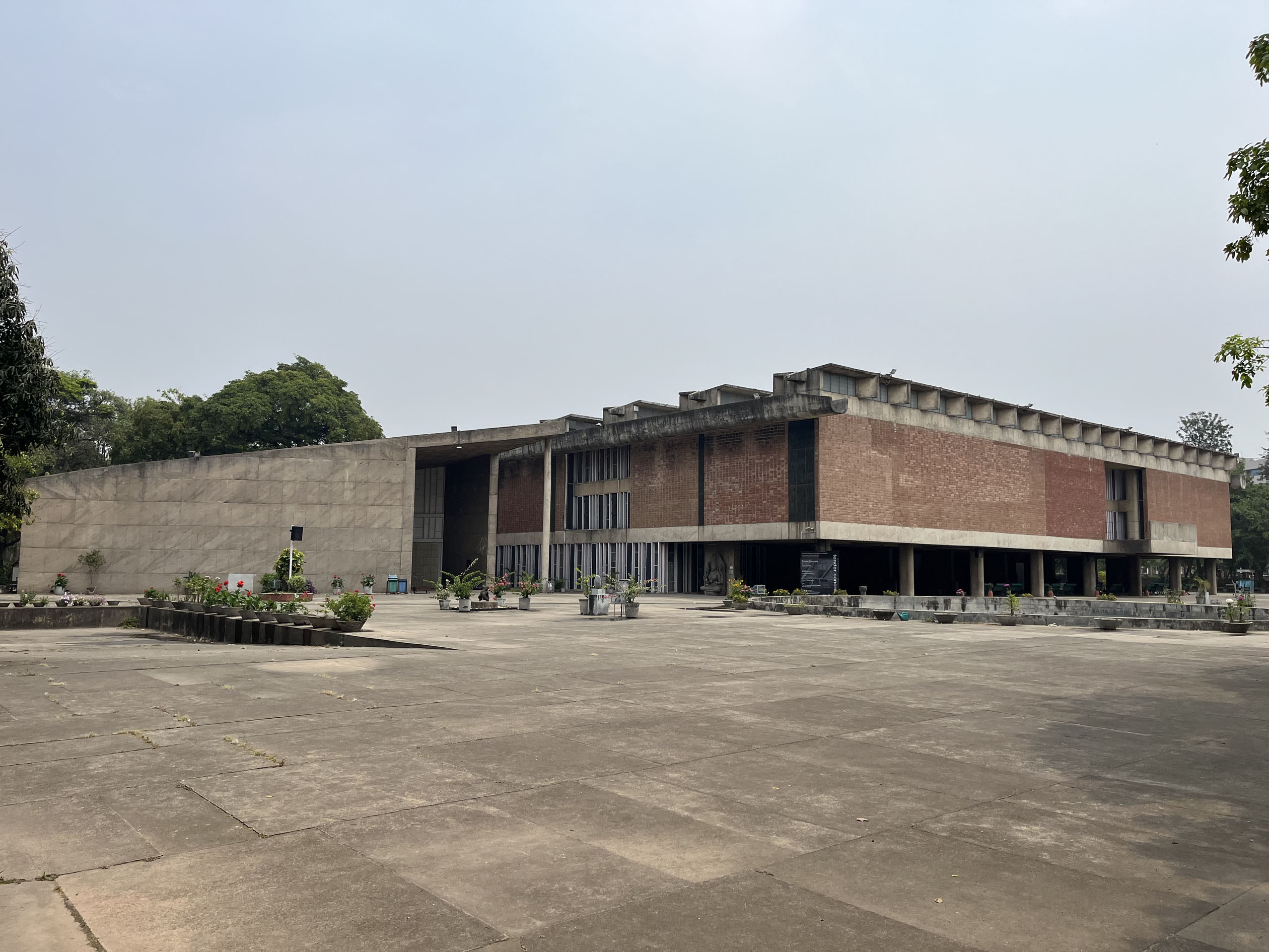 チャンディーガル政府美術館 - 建築と街並みの備忘録 チャンディーガル政府美術館 - 建築と街並みの備忘録