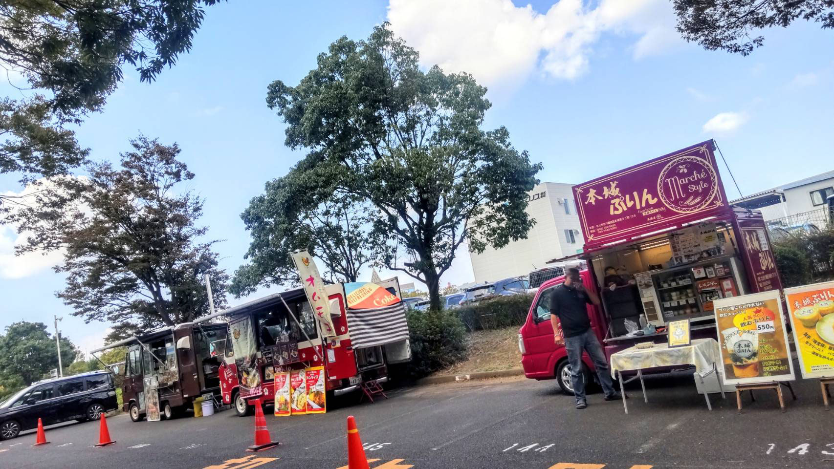 キッチンカーが演出するオープンカフェ「カナル・ヴィオラ キッチンカーが演出するオープンカフェ「カナル・ヴィオラ