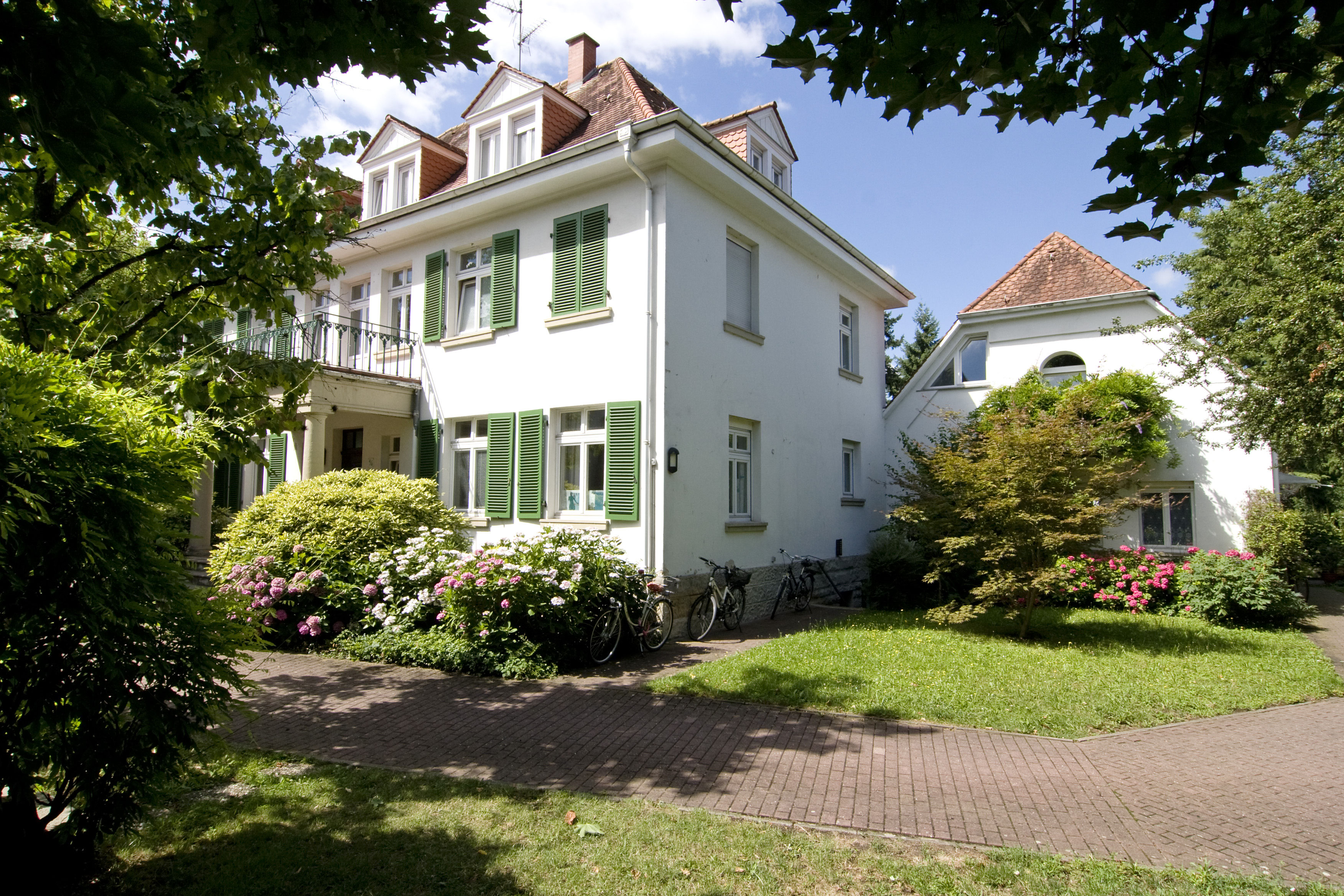 fullyfurnished apartment in Heidelberg modern & sunny charming