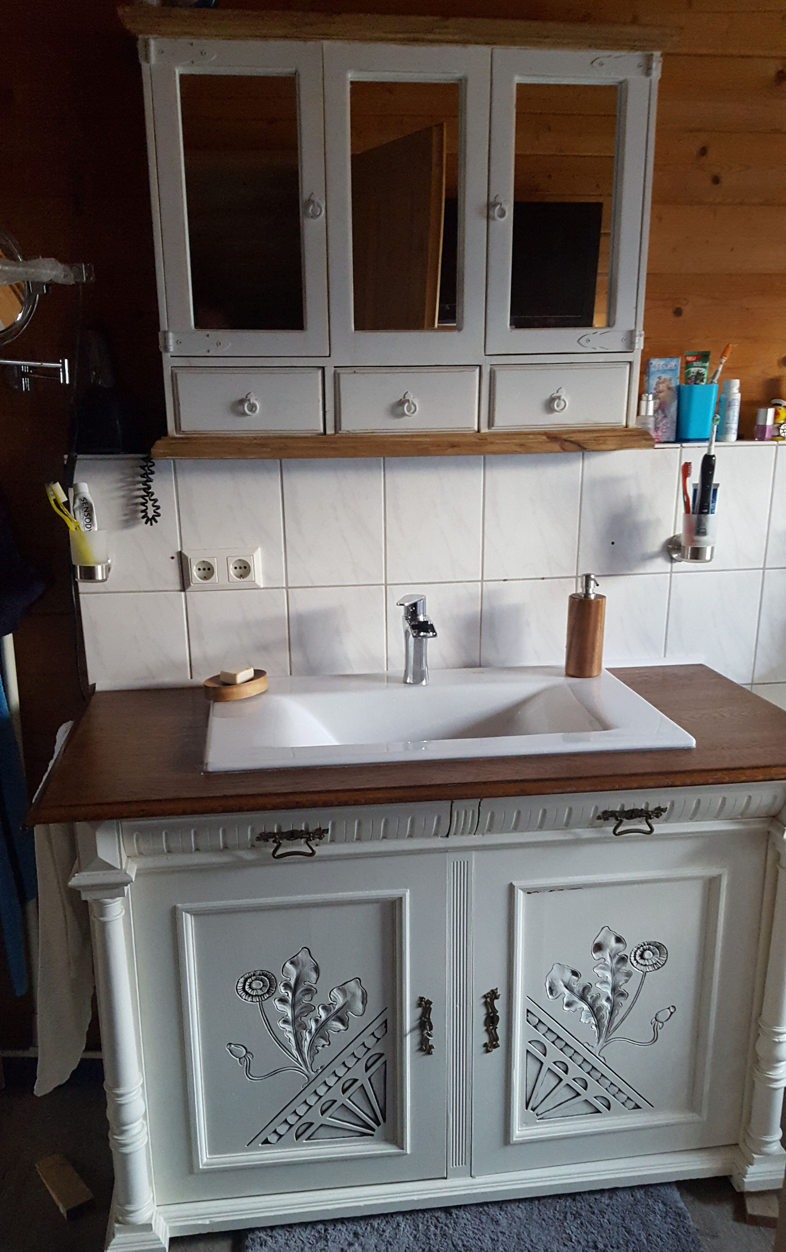 Romantischer Badezimmer-Zauber - Land & Liebe Badmöbel Landhaus