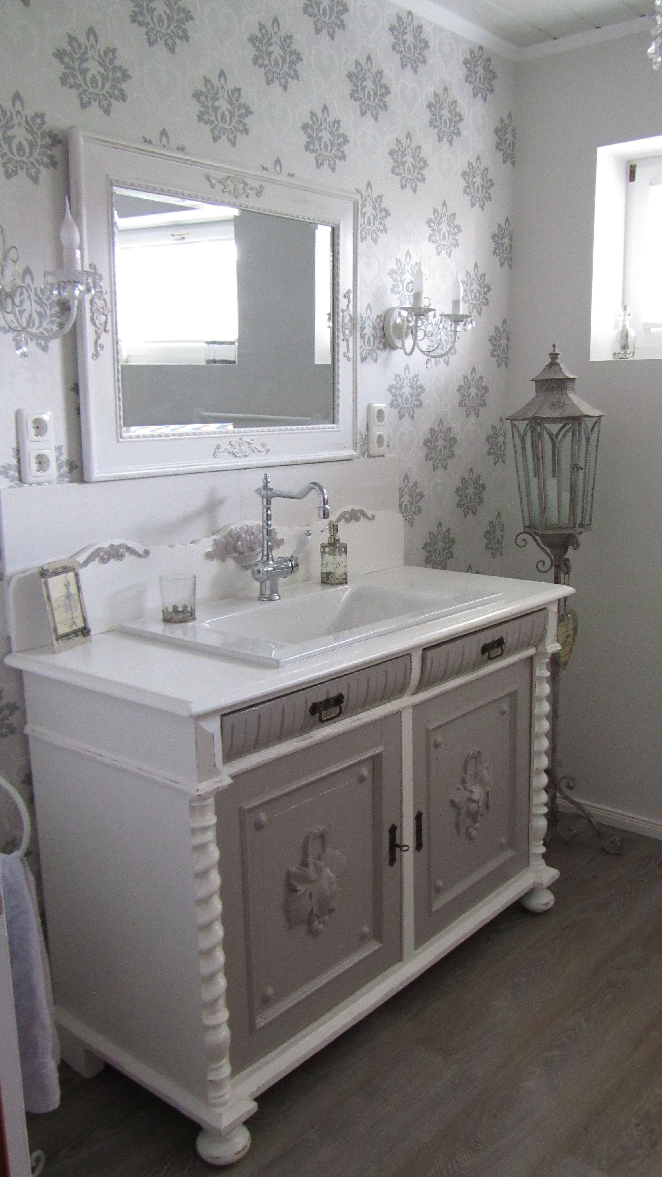 Umwerfender Einblick! - Land & Liebe Badmöbel Landhaus