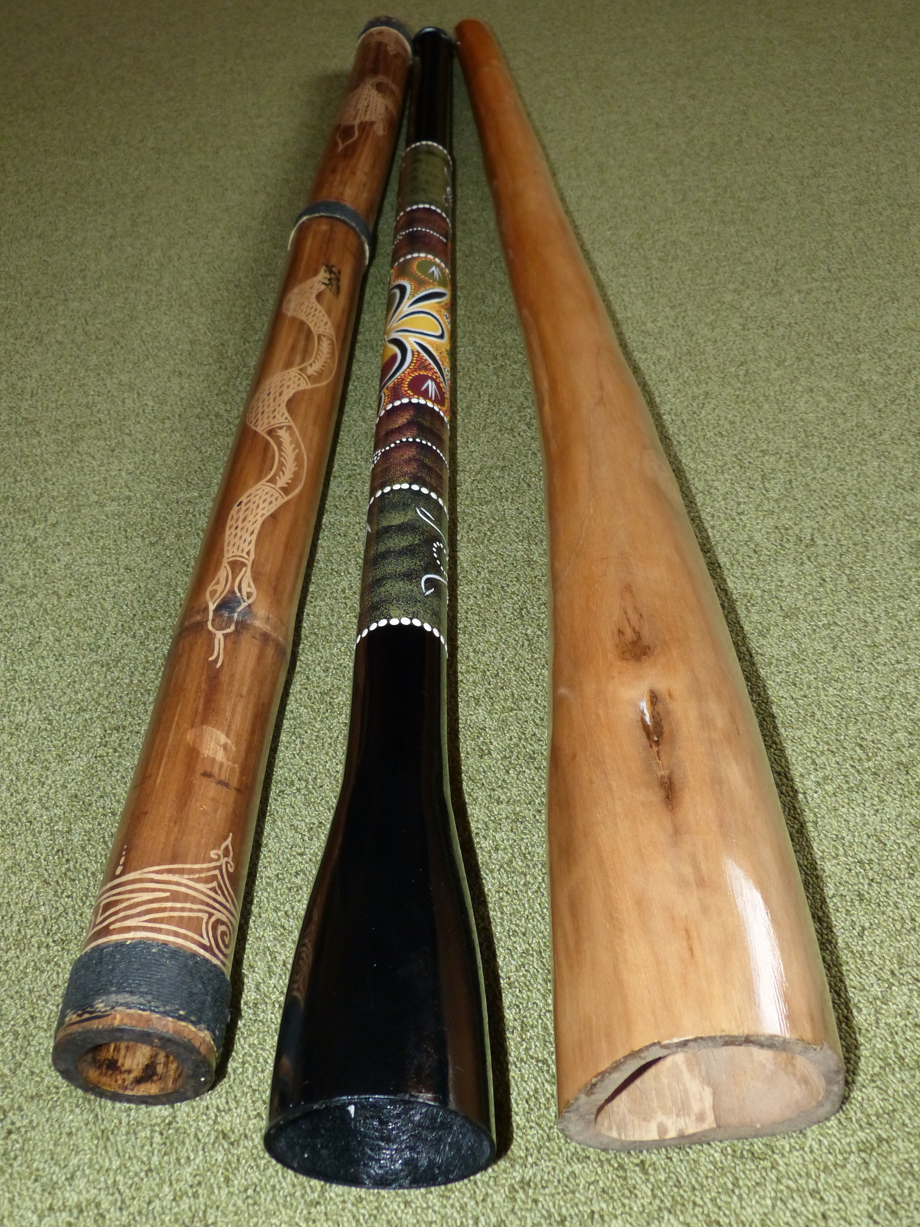 Didgeridoo Petra Schiller KlangMassage, Klangschale, Gong