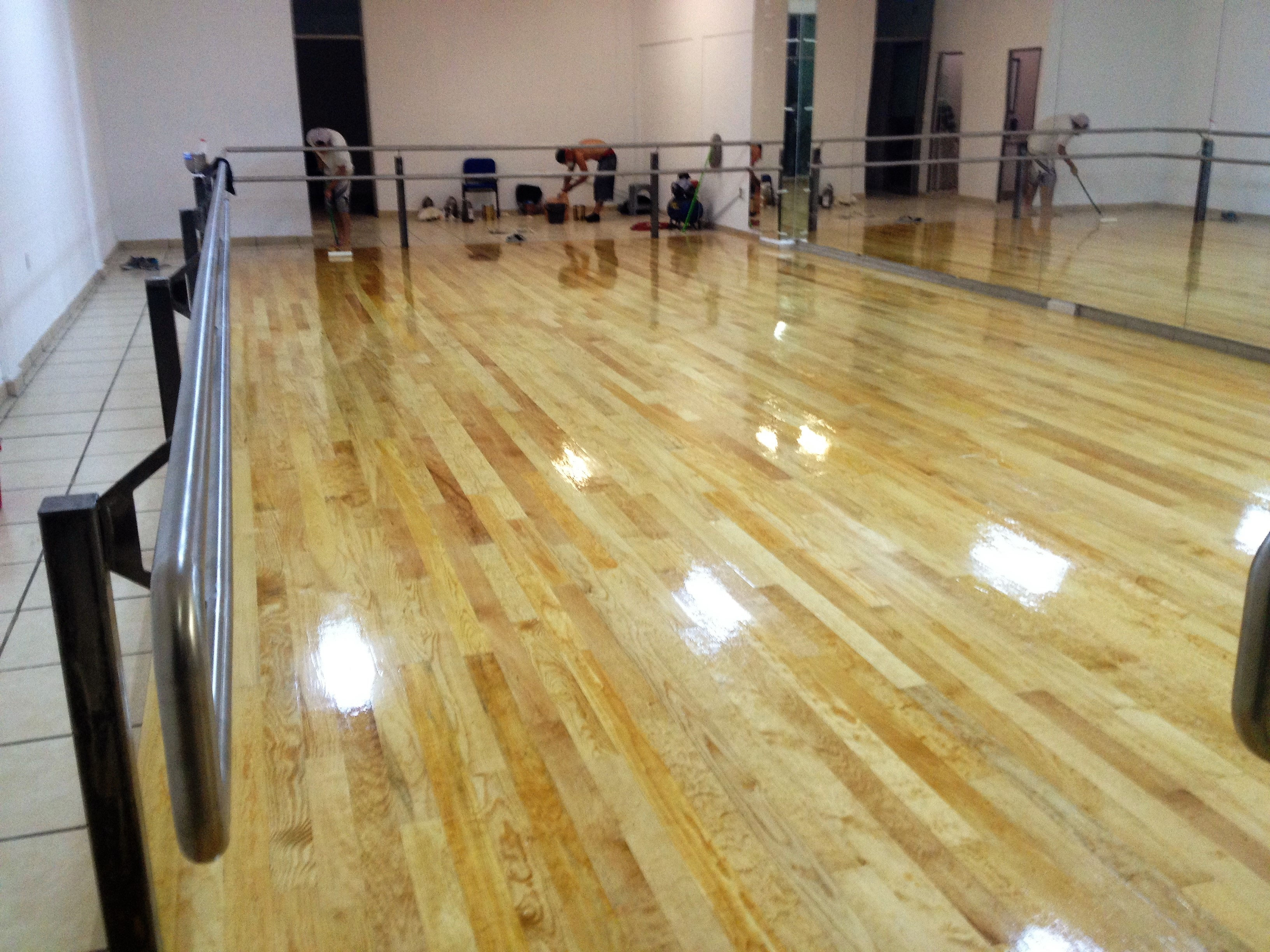 Salones de Baile pisos de madera y pergolas