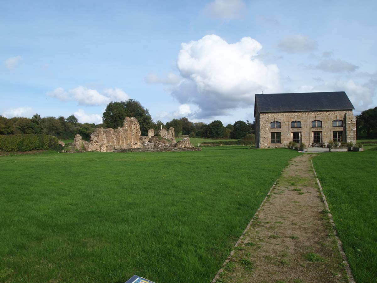 Abbaye de Savigny le vieux Eglises en Manche