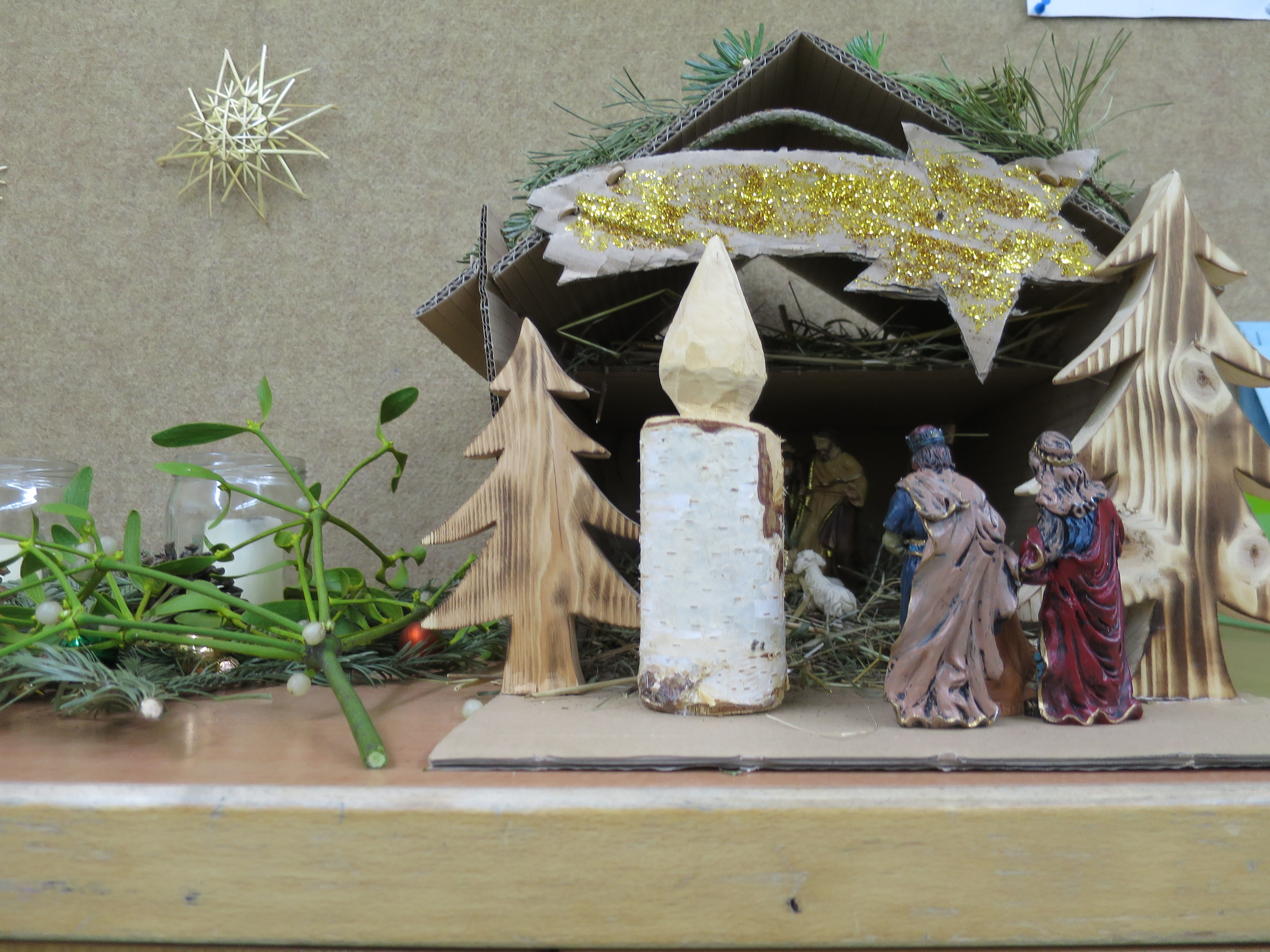 Weihnachtskrippe selbst gebastelt - Volksschule Ternberg