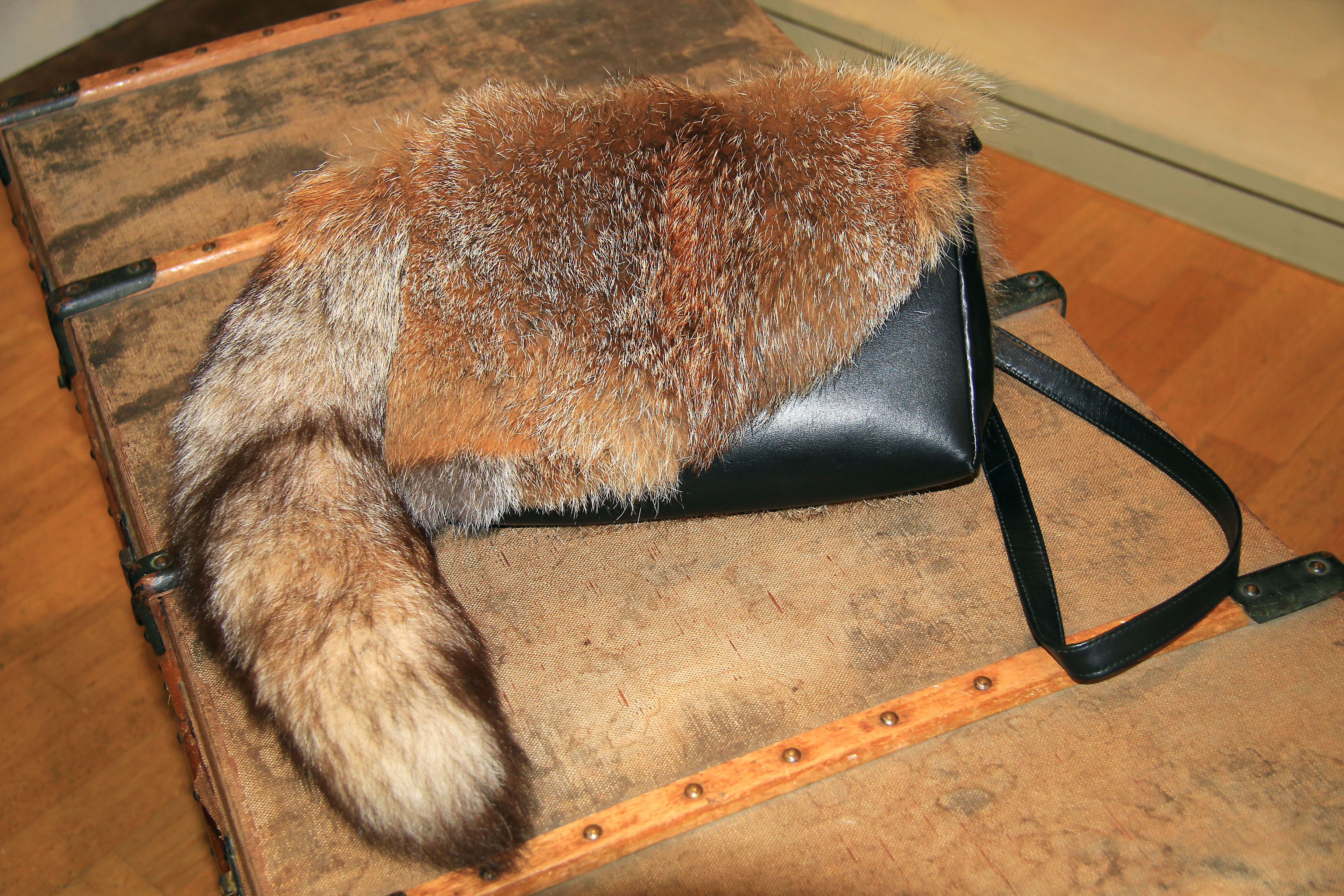 Pelz & Leder in Traunstein - Pelzatelier-Kürschnerei-Leder-Gromes ...