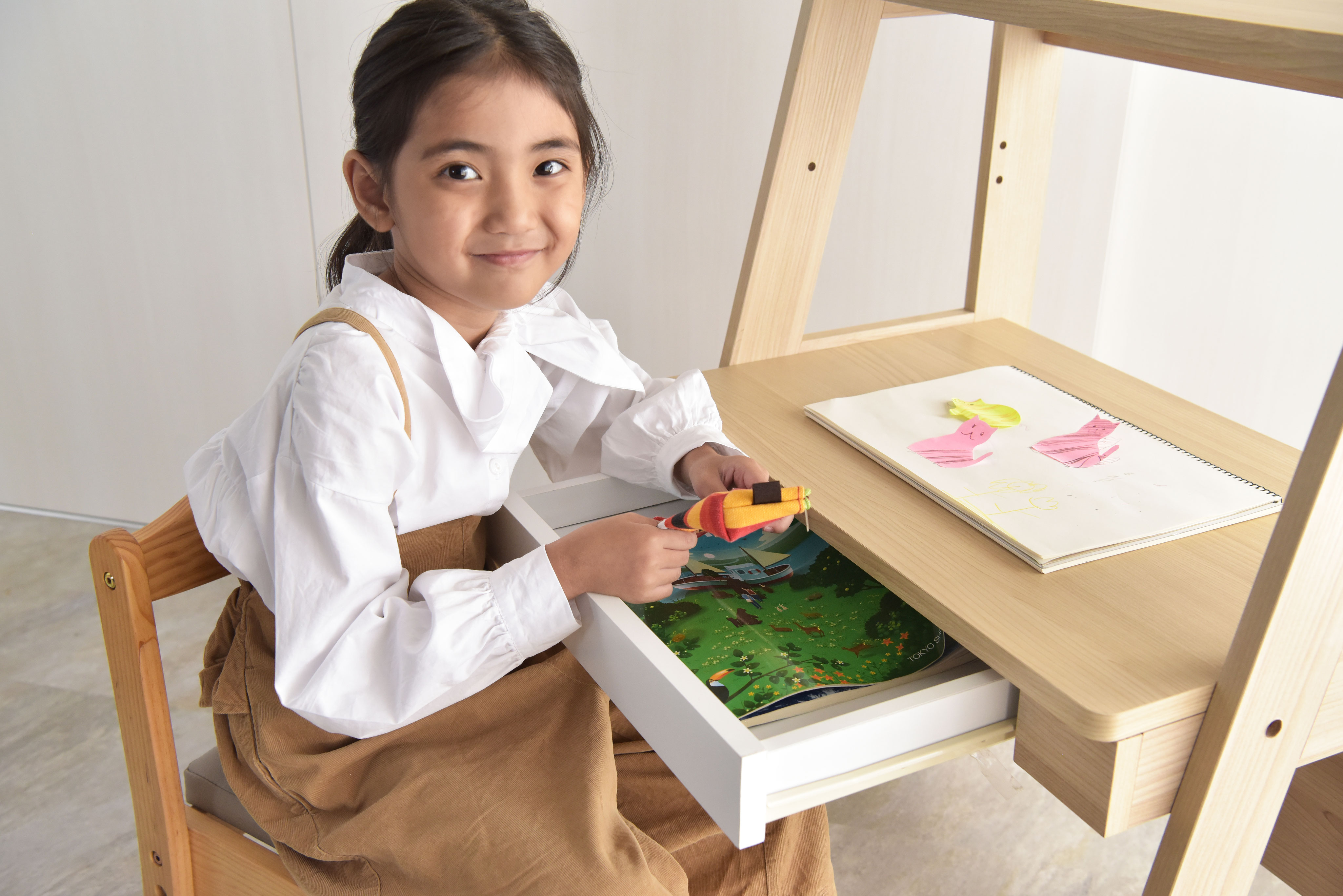 キッズデスク - 子ども用家具Kidzoo(キッズー)シリーズの公式ホームページ