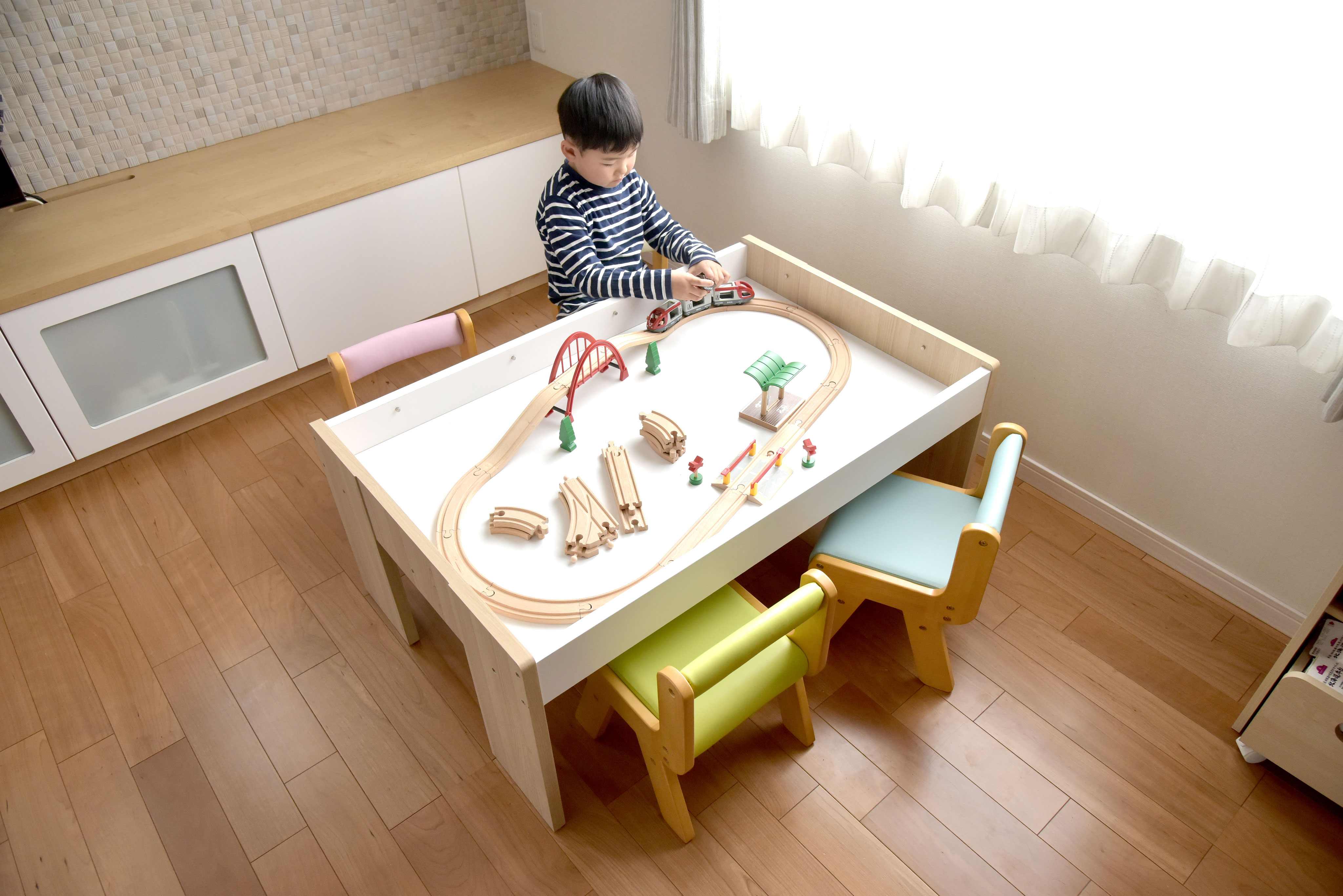 プレイテーブル（幅108cm） - 子ども用家具Kidzoo(キッズー)シリーズの