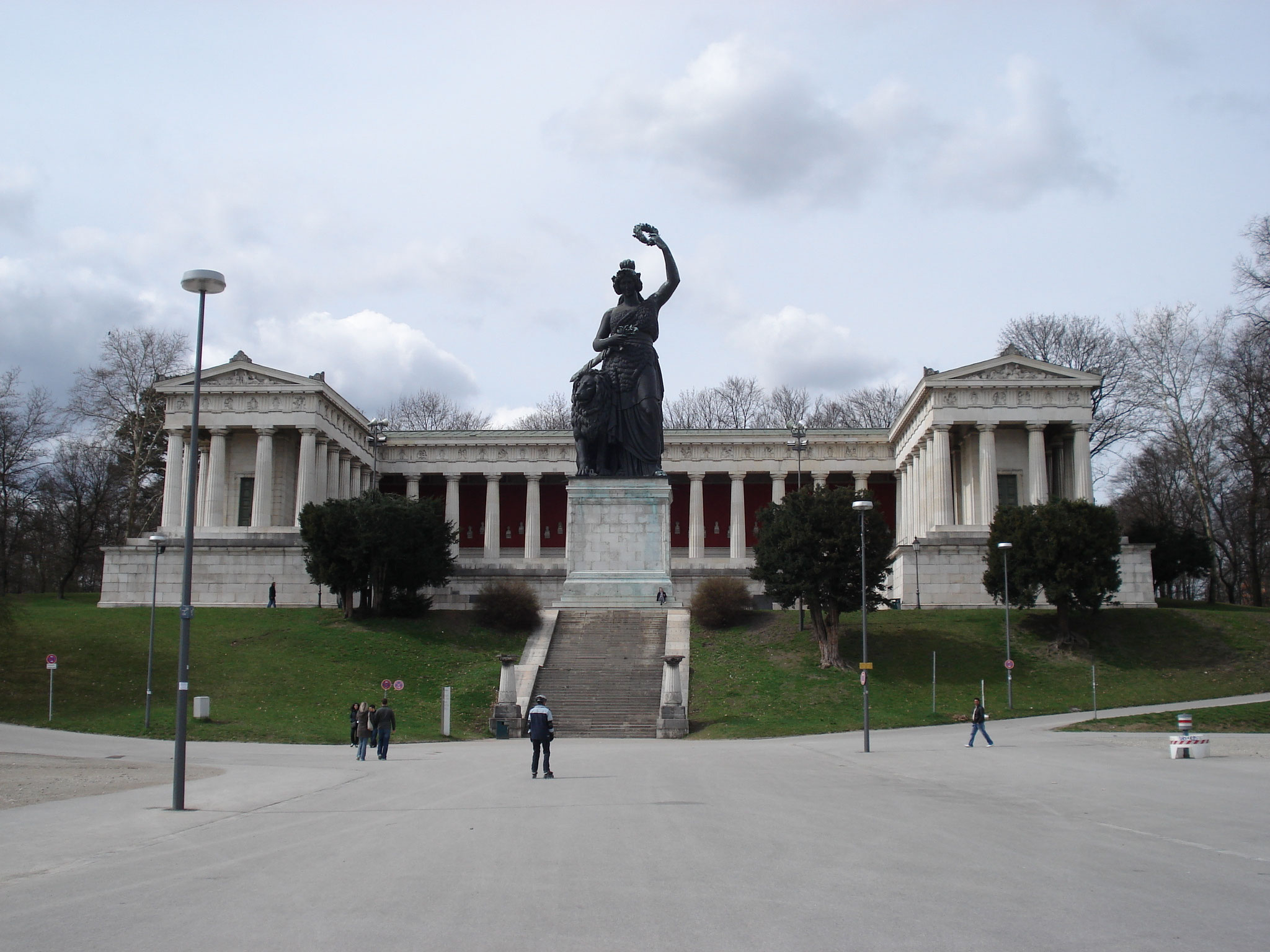 Bavaria Statue / Ruhmeshalle