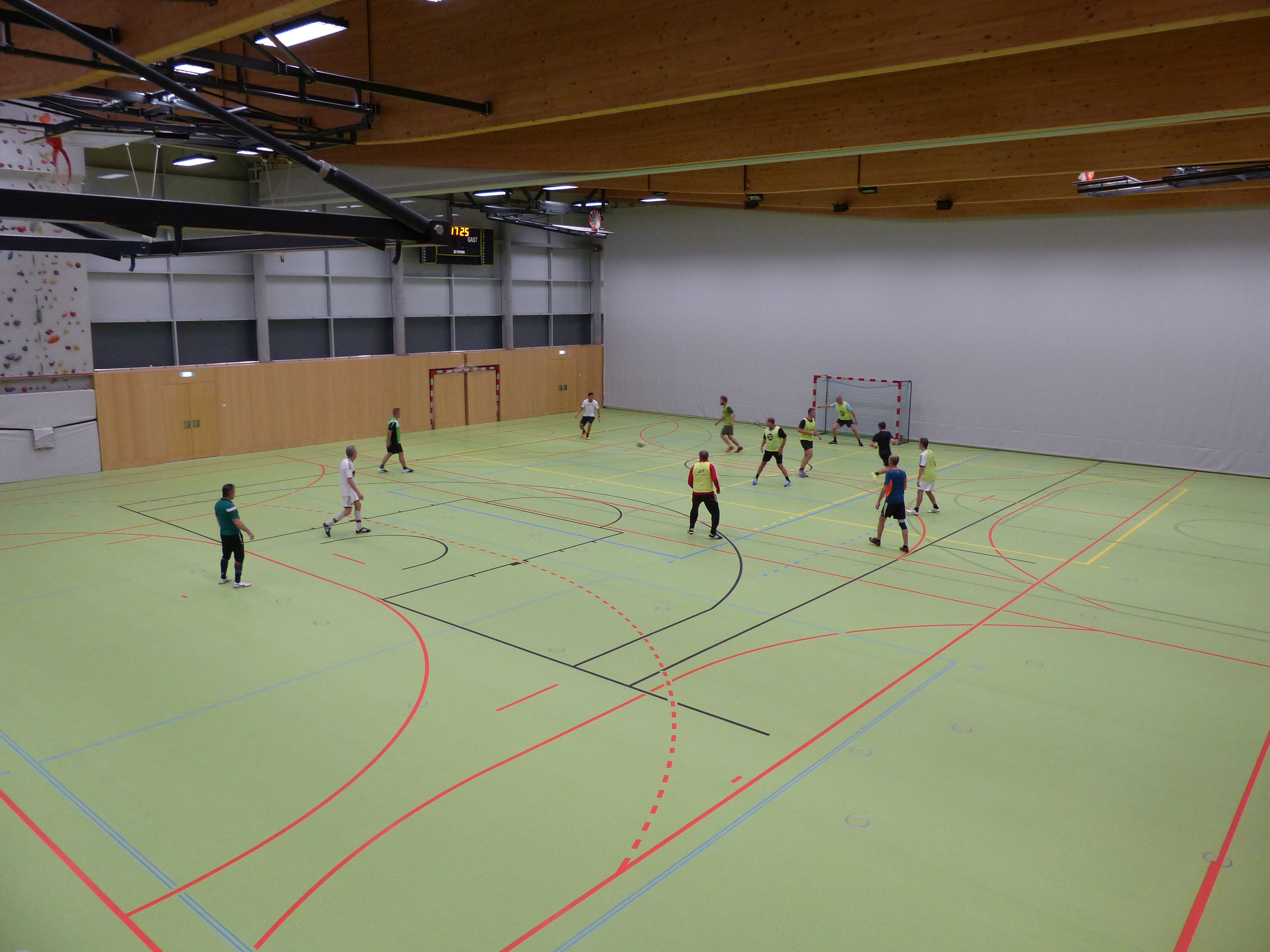 Hallentraining 2018 ATSV LENZING Fussball Senioren Hallentraining 2018 ATSV LENZING Fussball Senioren