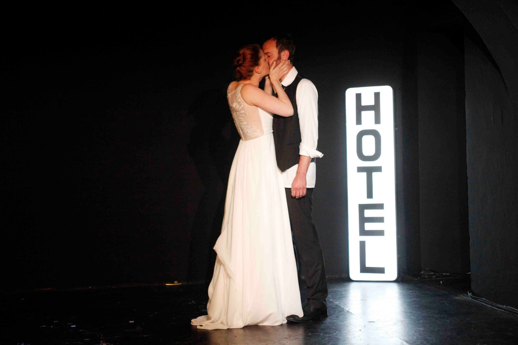 ROMEO UND JULIA SIND TOT - ZIMMER NO 101 - Homepage Ron Zimmering