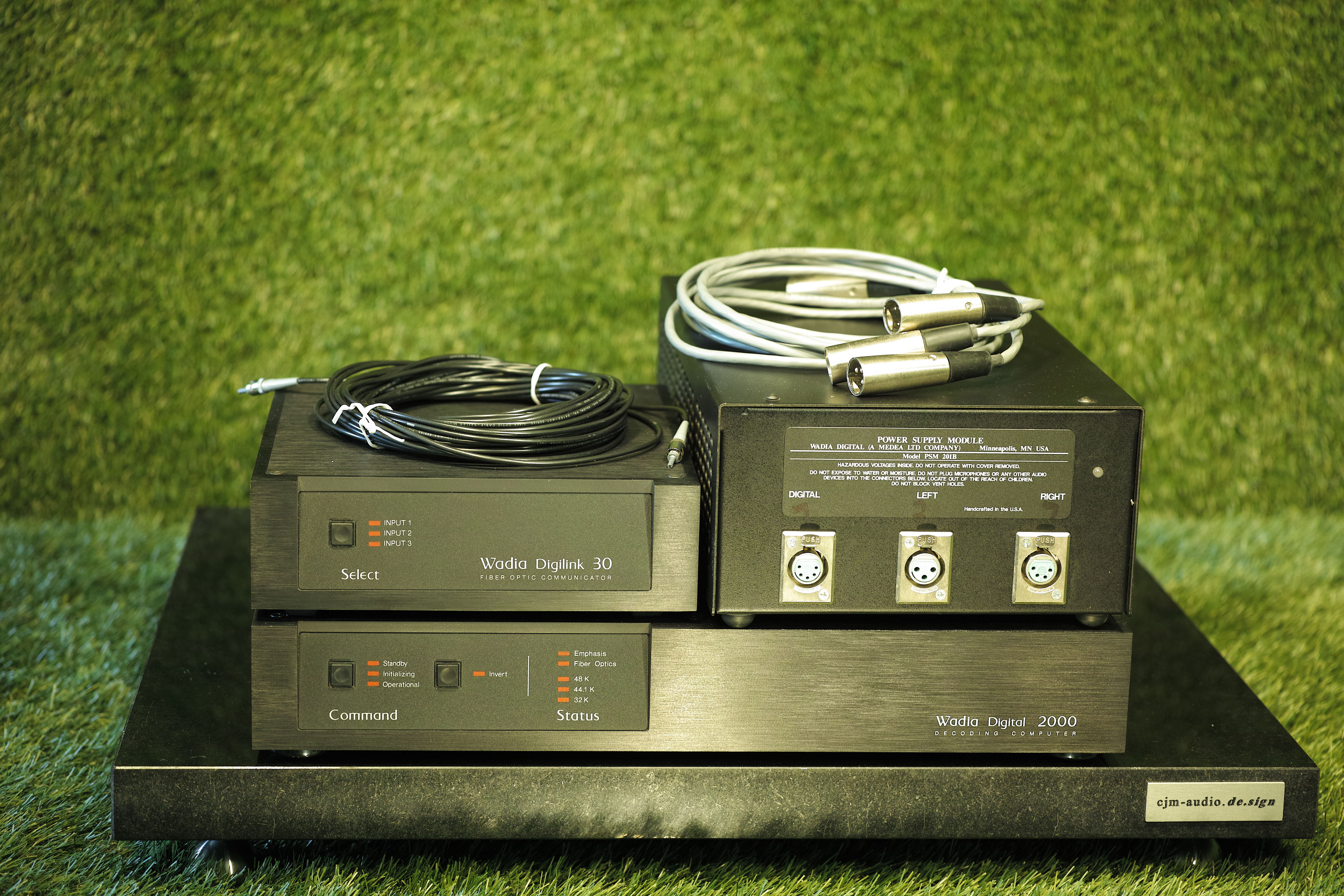 Lecteur CD Wadia 2000 Digimaster – Noir, 17kg, DAC Audio, Occasion USA