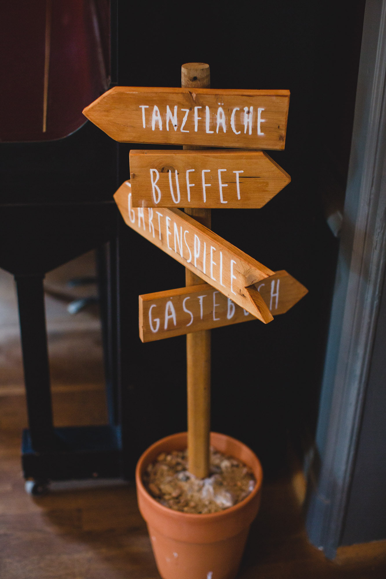 Hochzeits DIY - Wegweiser - sophia's welts