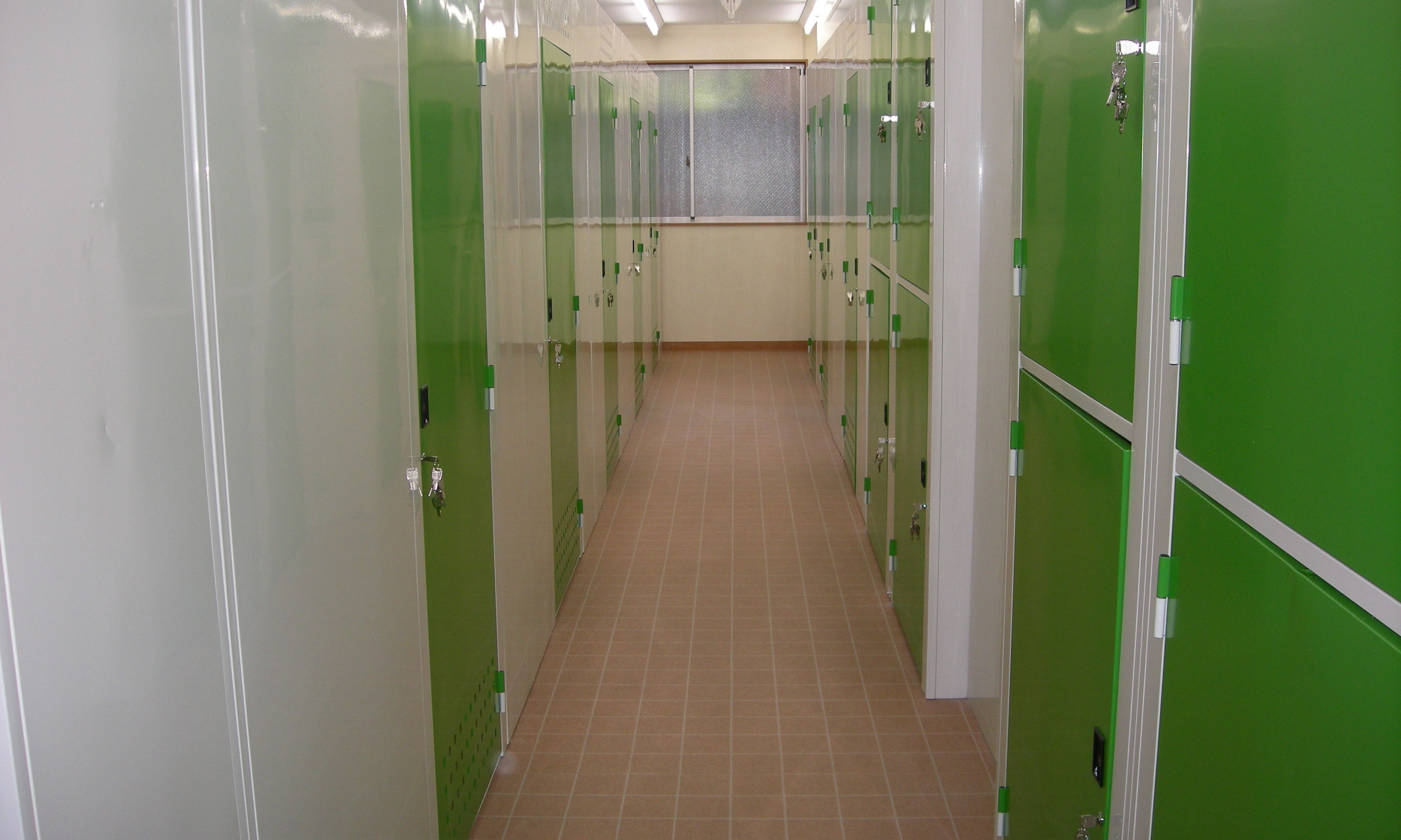 室内トランクルームを探す 横須賀・三浦のレンタルボックス・トランクルーム｜三協ハウジングの「しまっとボックス」